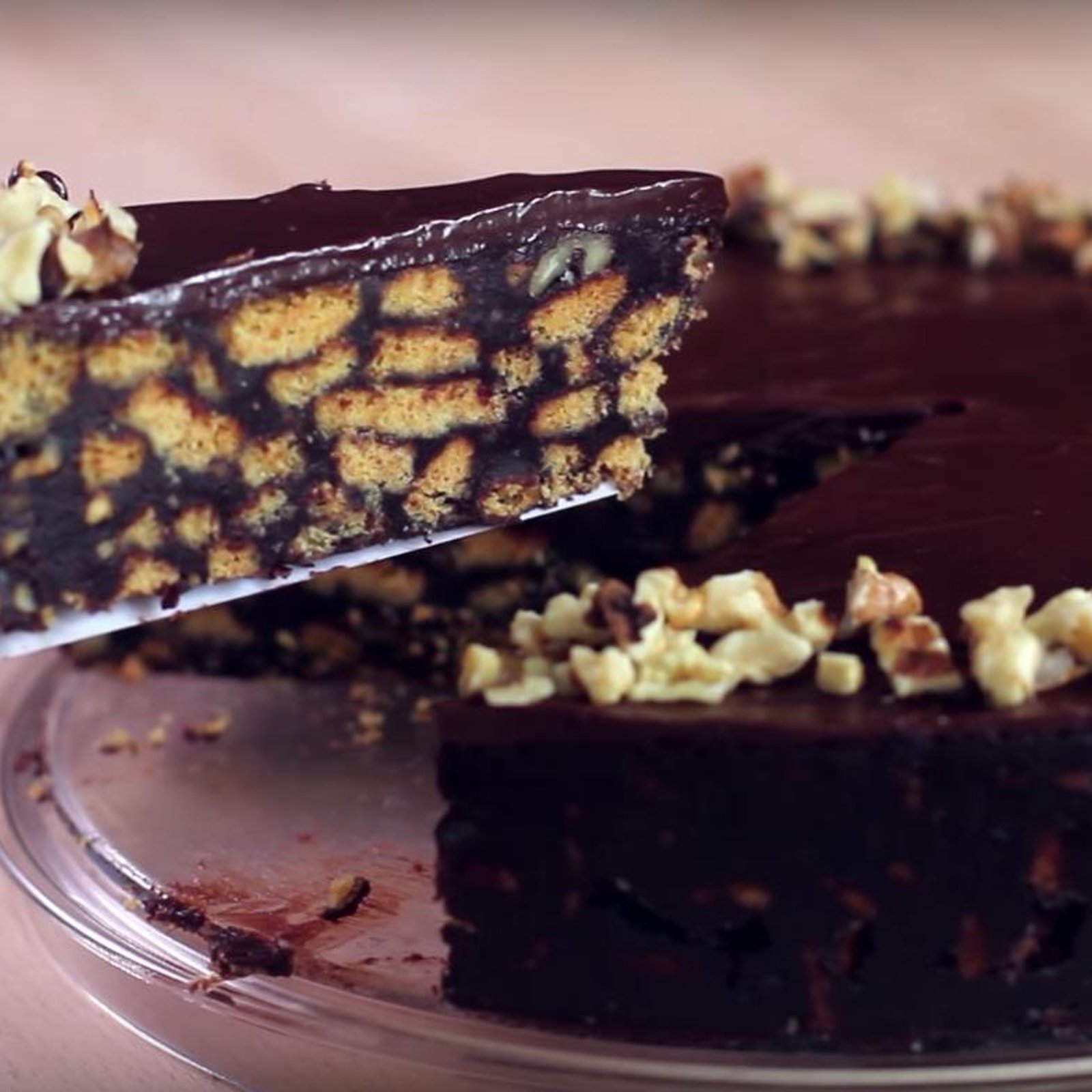 Facile et rapide à préparer, ce gâteau SANS CUISSON est parfait pour les occasions spéciales!