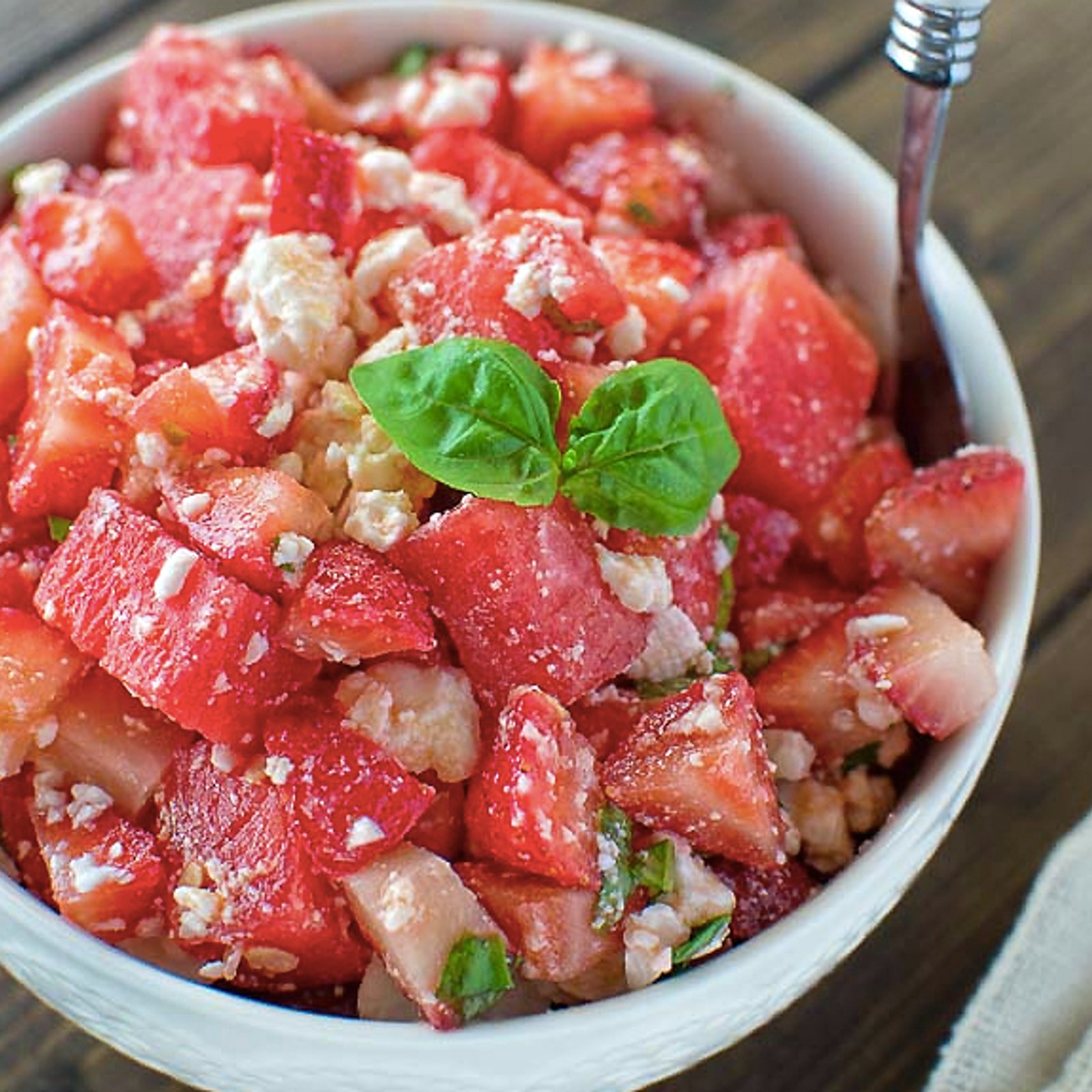 Salade de melon d'eau et de fraises au Feta... Vous ne trouverez pas plus frais!