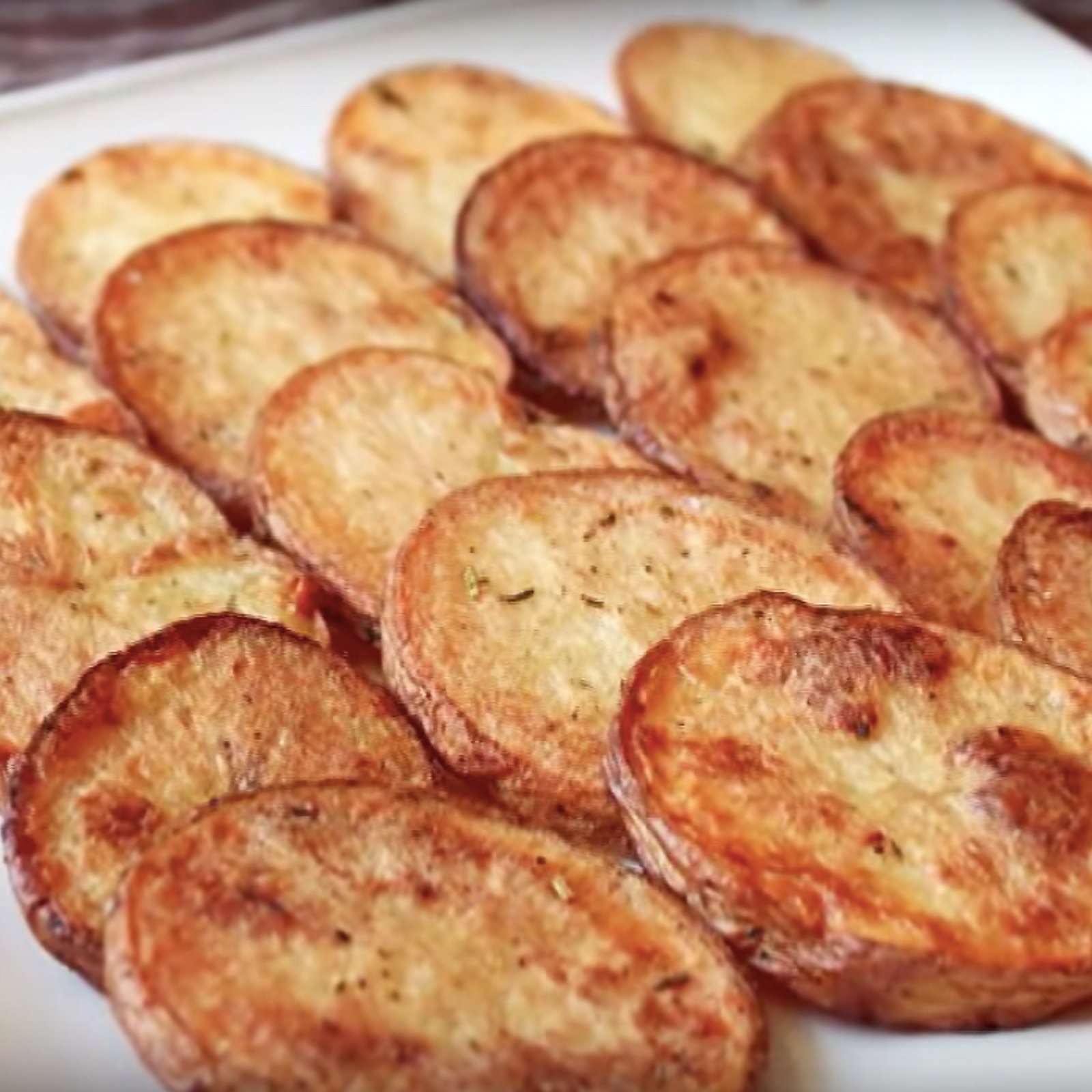 Les meilleures pommes de terre cuites au four sont tellement faciles à réaliser.