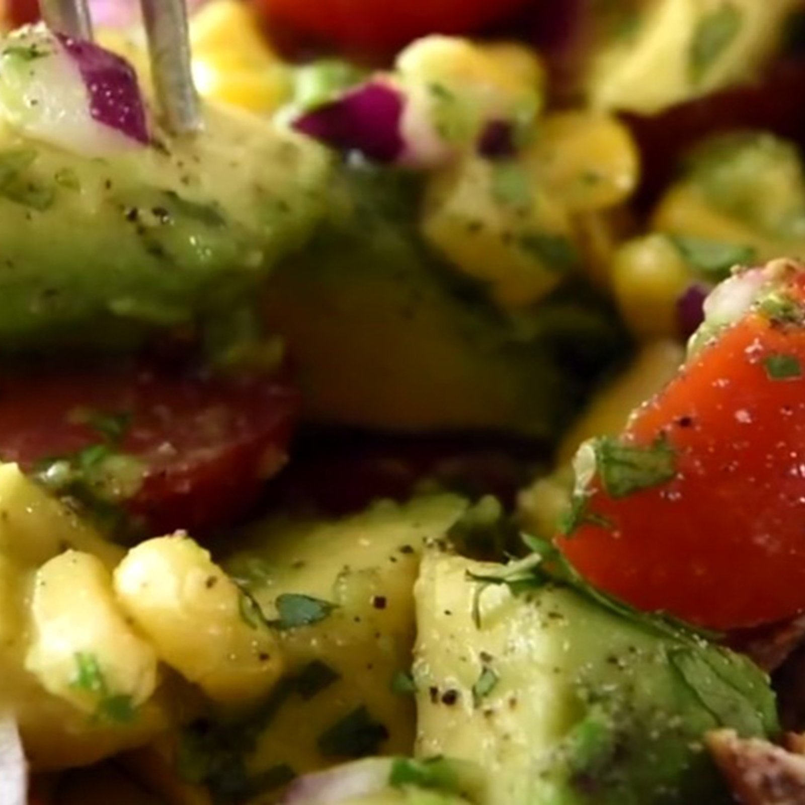 Amateurs d'avocat, à vos assiettes! Cette salade mexicaine santé est presque trop bonne pour exister!