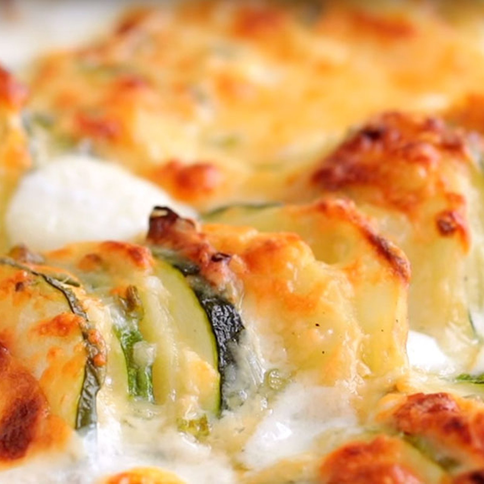 Gratin de pommes de terre et de courgettes : Impossible de résister à cet accompagnement trop délicieux!