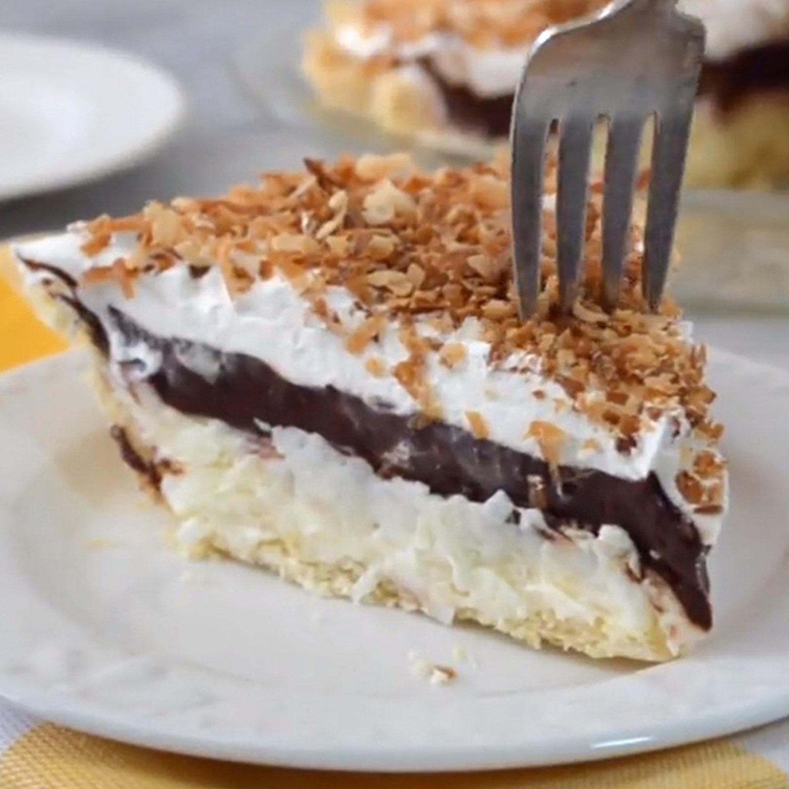 Tarte de rêve au chocolat et à la noix de coco, un dessert qui se cuisine en 15 minutes!