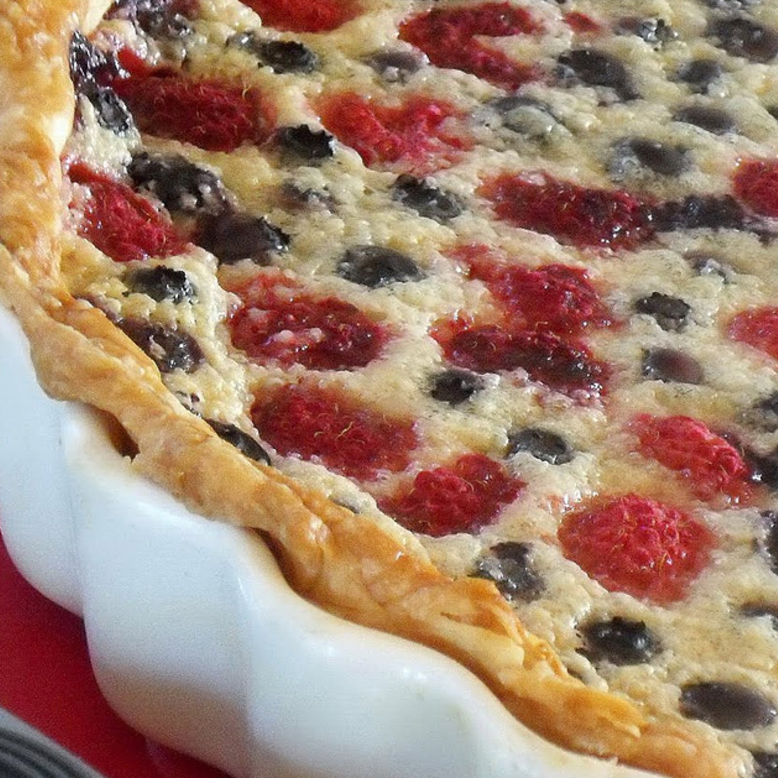 Bleuets, framboises et sucre à la crème, une tarte qui goûte le bonheur