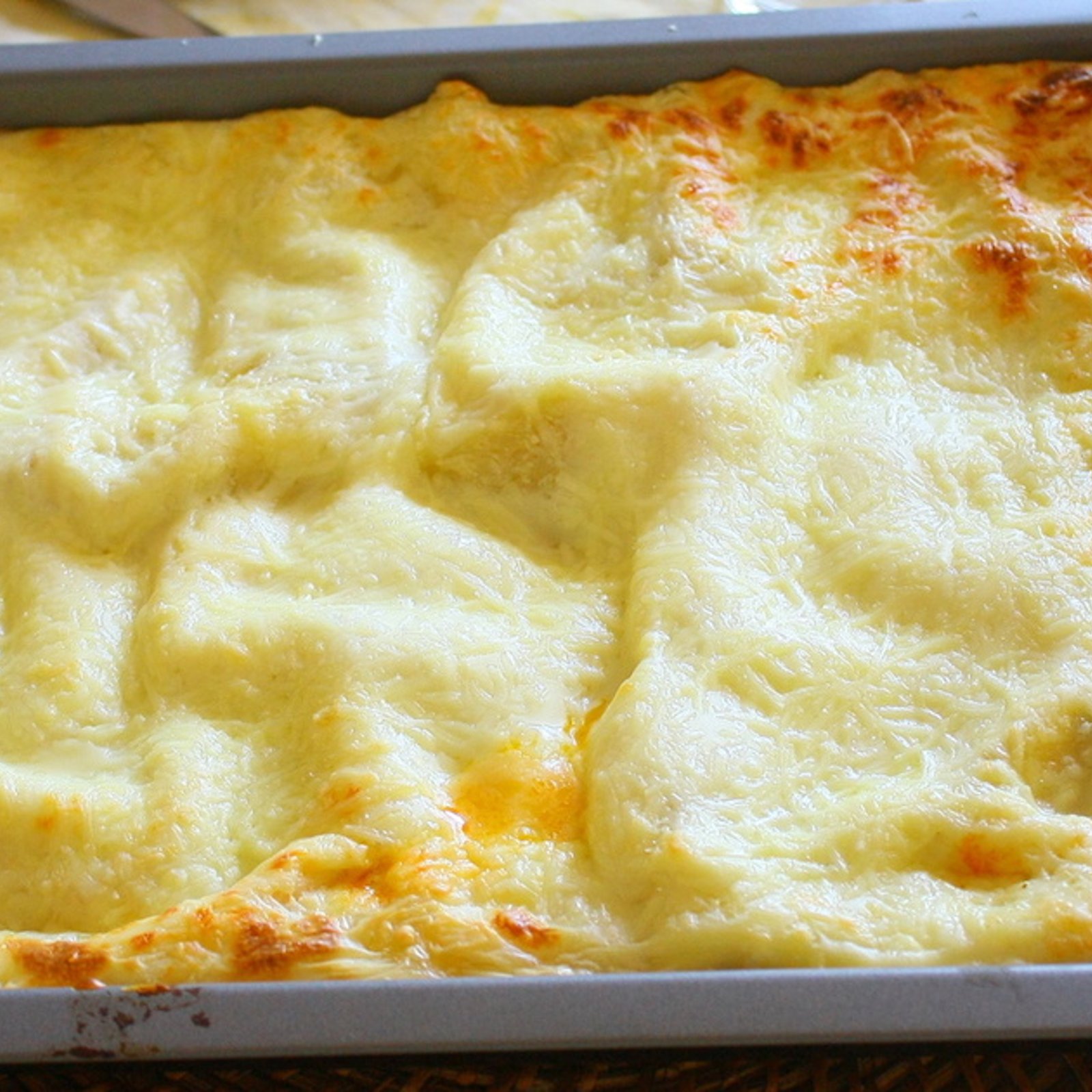 Casserole de pommes de terre réconfortante pour les froides soirées d’hiver