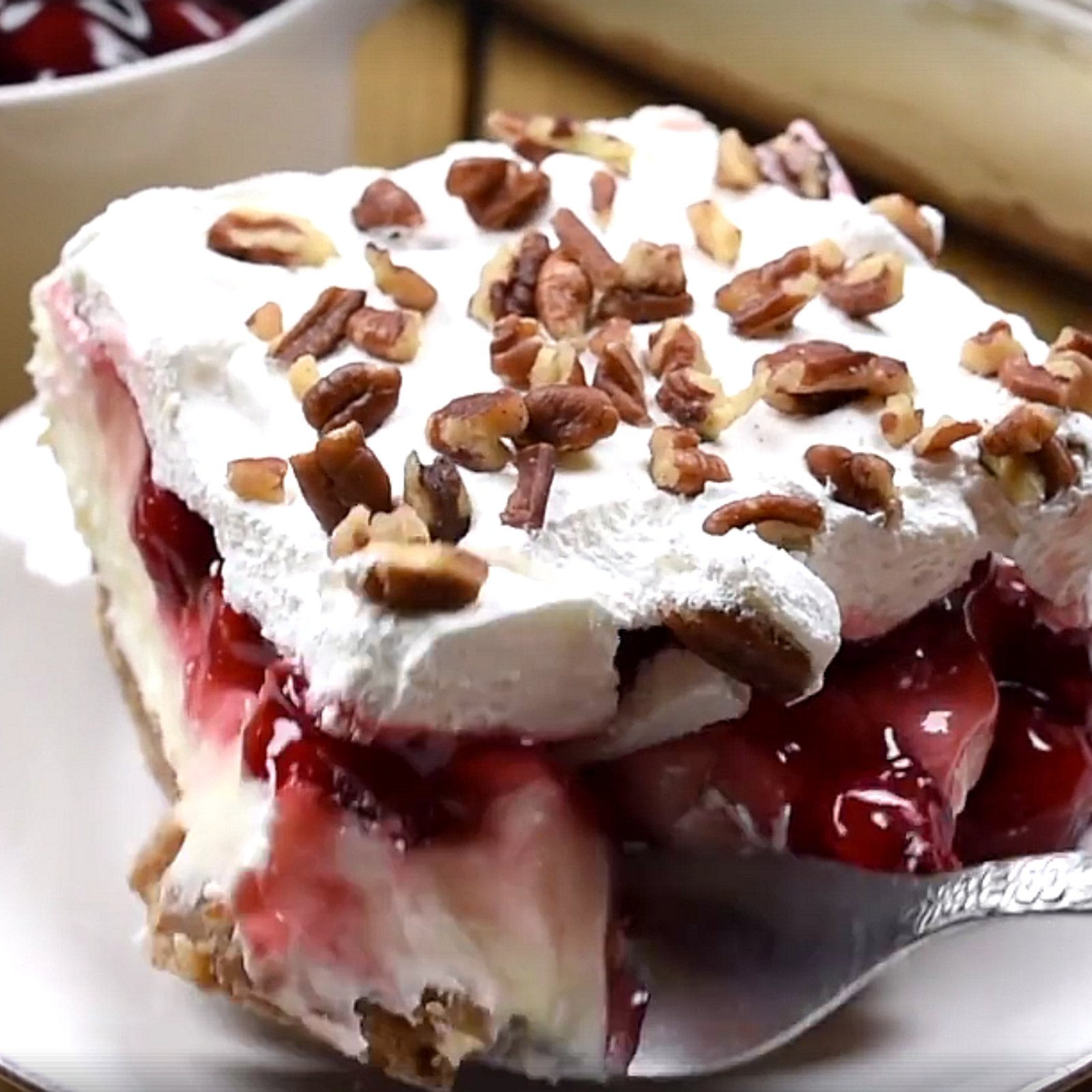 Gâteau au fromage et cerises, un dessert simple et si appétissant