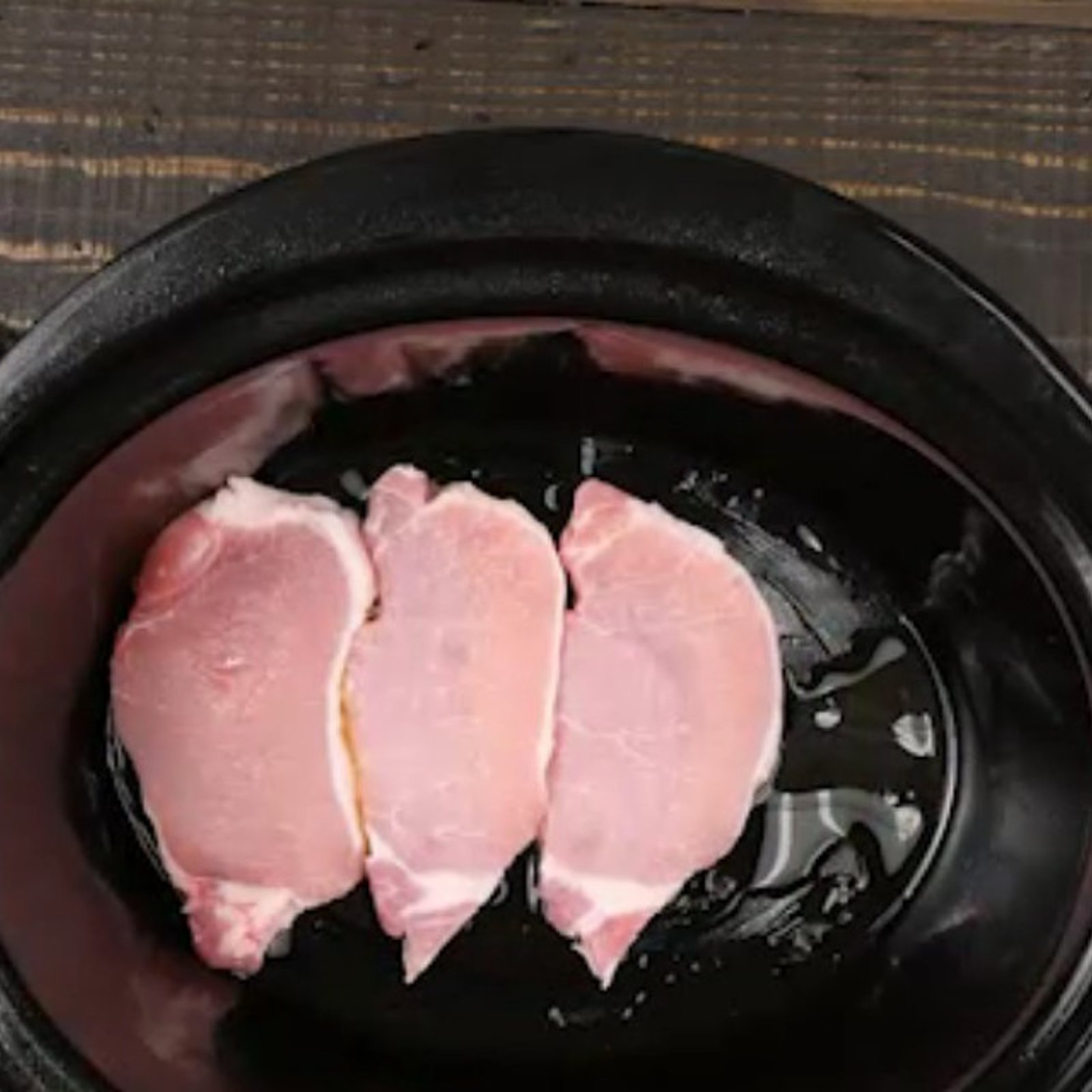 Cette recette de côtelettes de porc à la mijoteuse est la meilleure qui soit