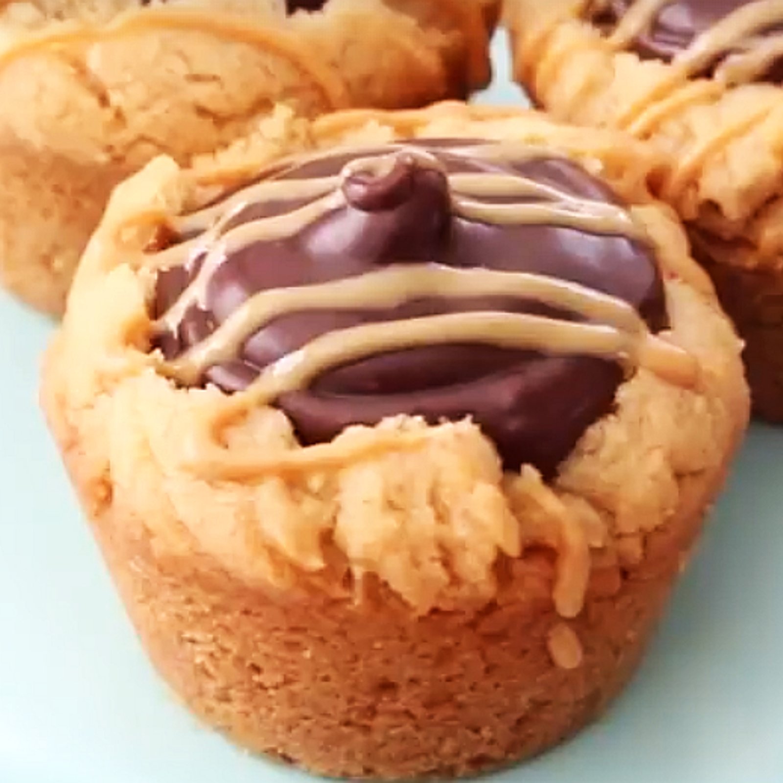 Bouchées sucrées au fudge chocolaté et au beurre d'arachide