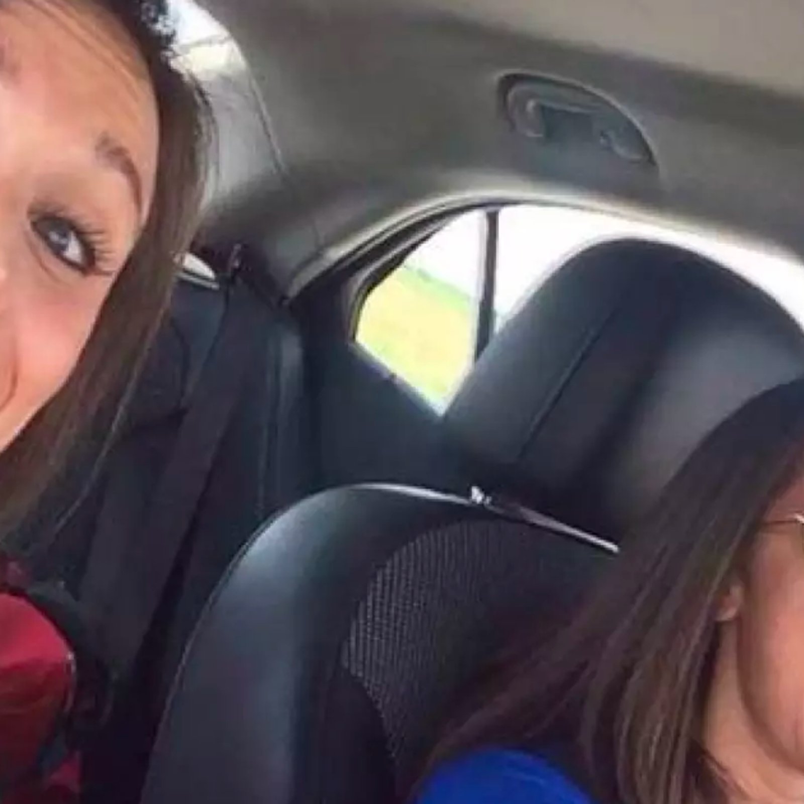 Deux amies prennent ce selfie sur la route avant qu'une tragédie se produit 8 minutes plus tard.