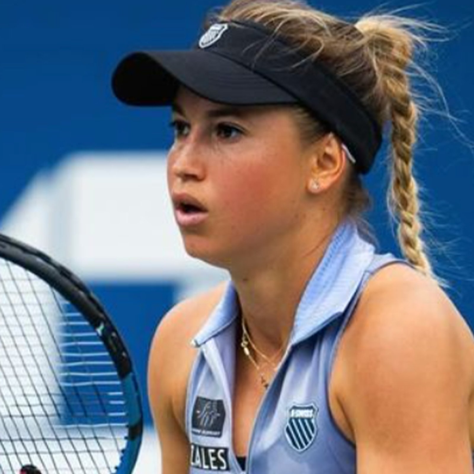 La joueuse de tennis Yulia Putintseva manque complètement de respect à une ramasseuse de balles.