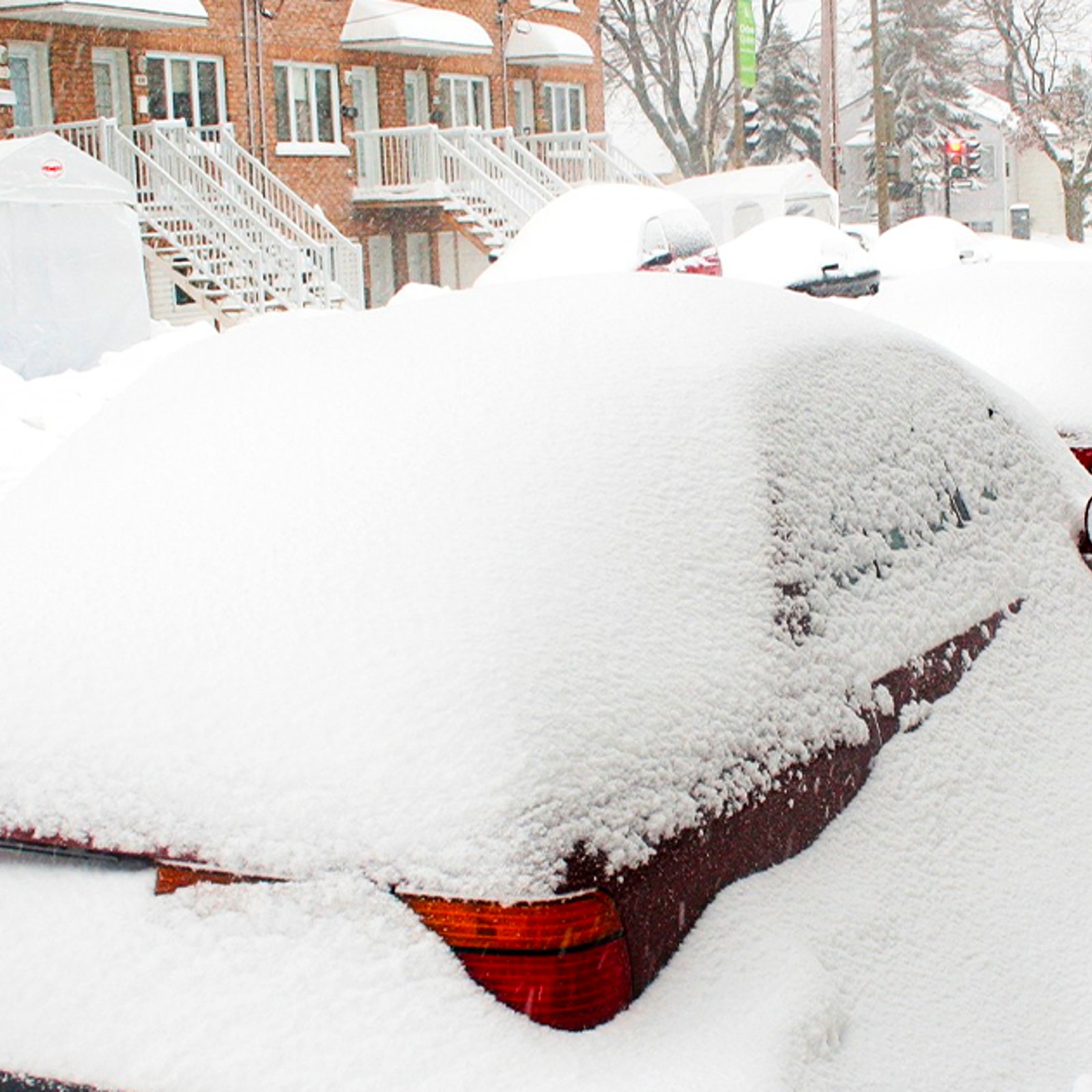 Un homme de Montréal retrouvé mort dans sa voiture ensevelie sous la neige