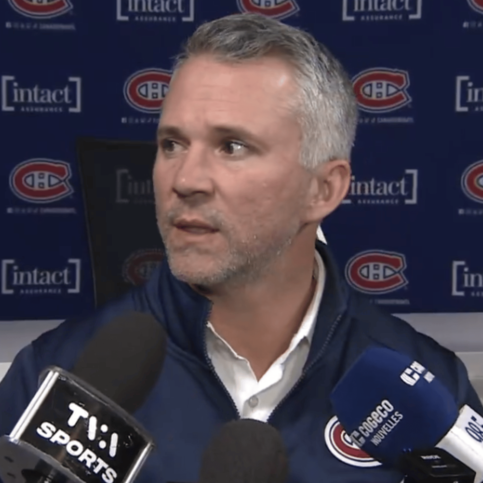 Visiblement irrité, Martin St-Louis lâche un Tab***** en plein point de presse