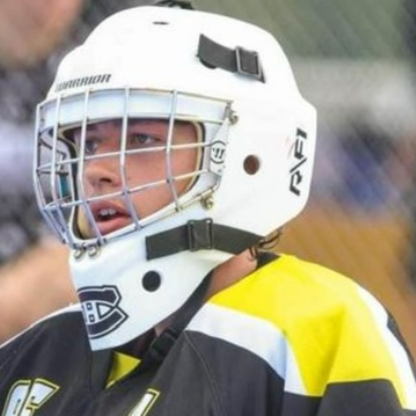 Un jeune gardien perd la vie tragiquement dans un match de DekHockey