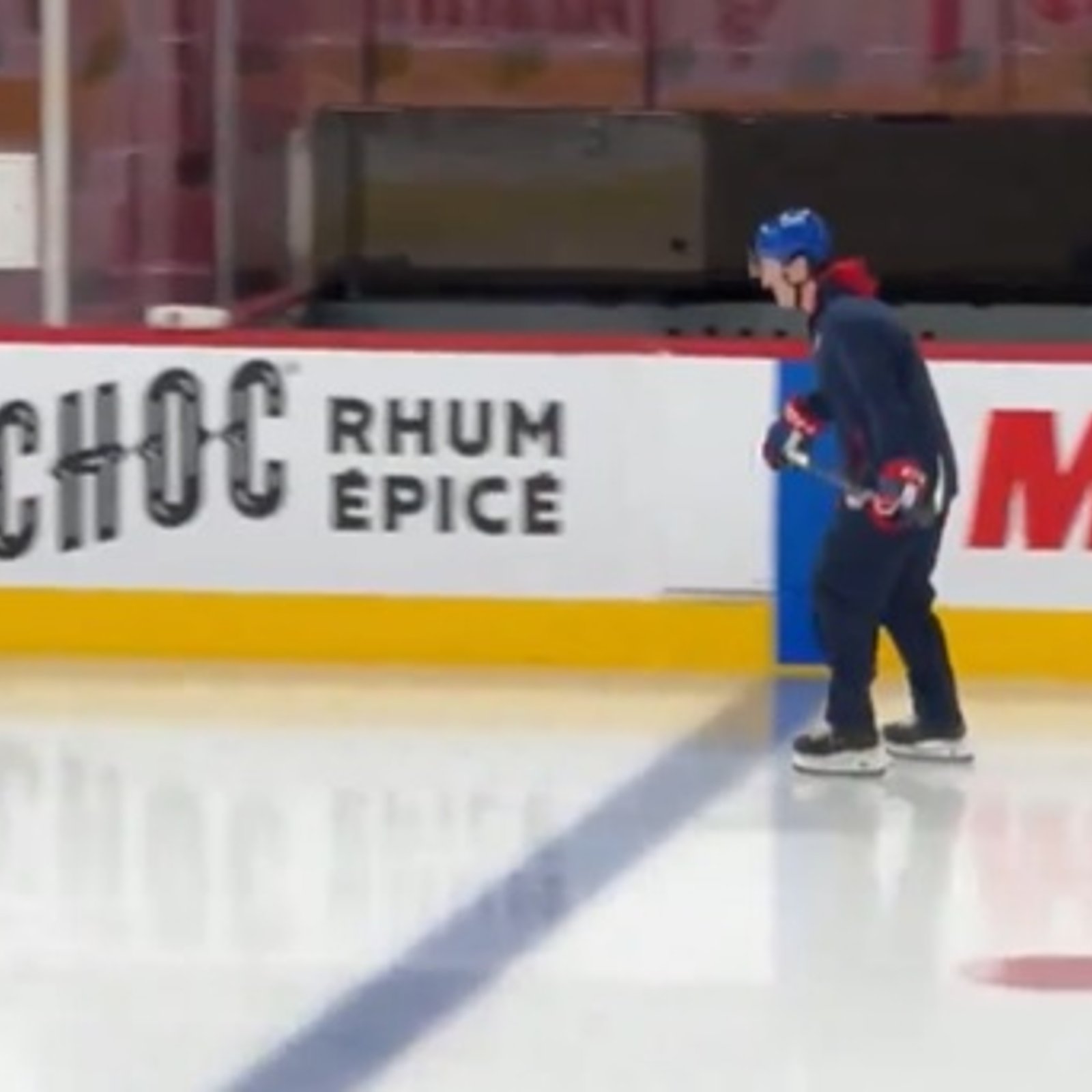 Un revenant saute sur la glace avant l'entraînement du Canadien