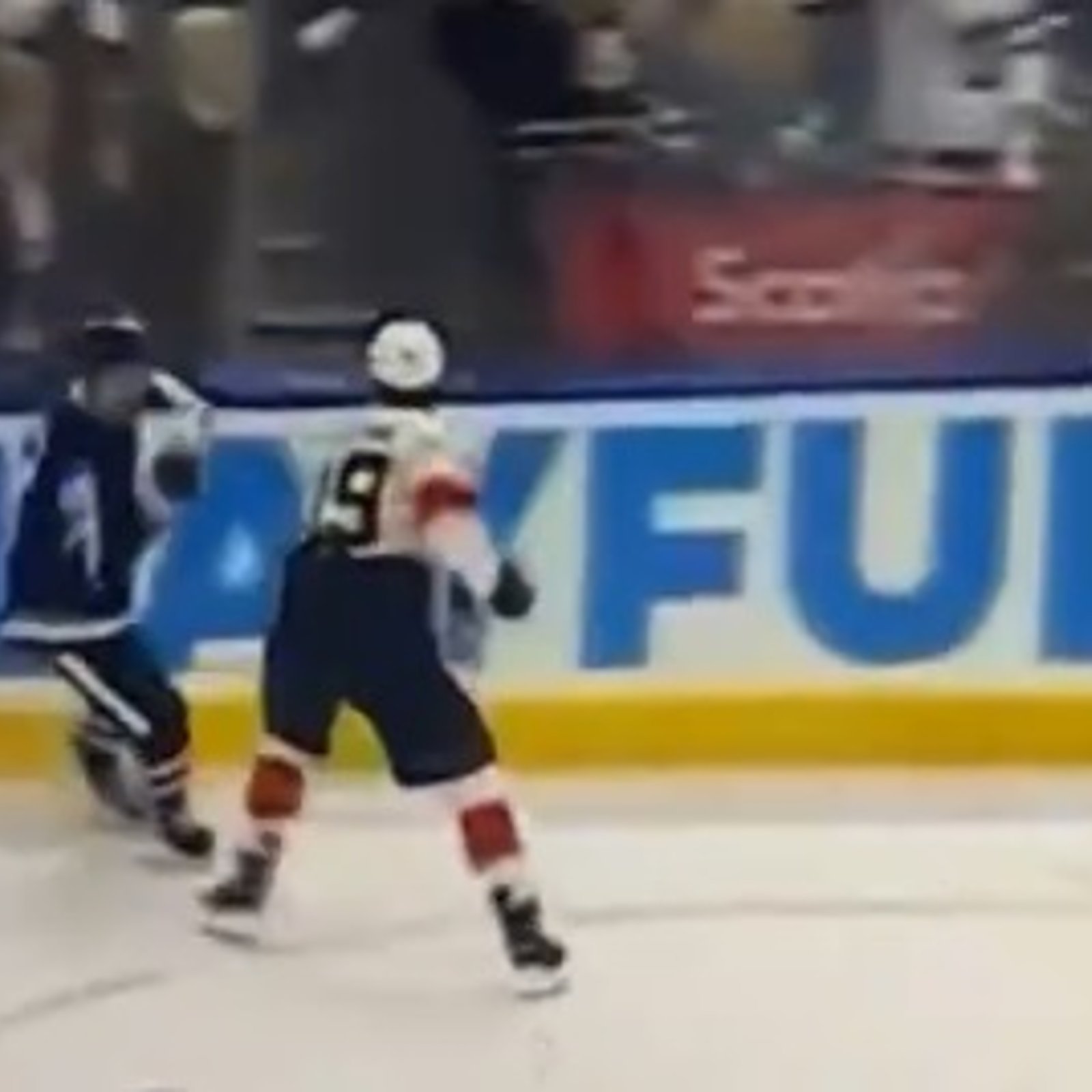 Matthew Tkachuk a tenté de blesser Mitch Marner à la fin du dernier match