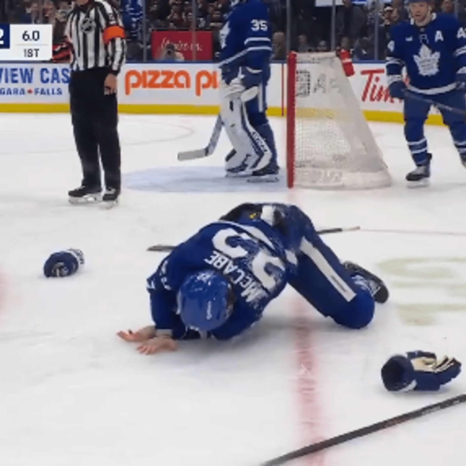 Scène terrifiante à Toronto alors que Jake McCabe quitte le match après une sévère collision