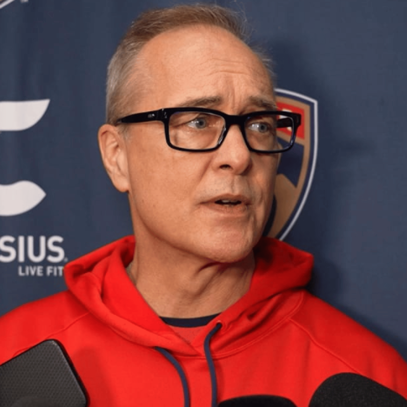 Paul Maurice lance des fleurs au Canadien