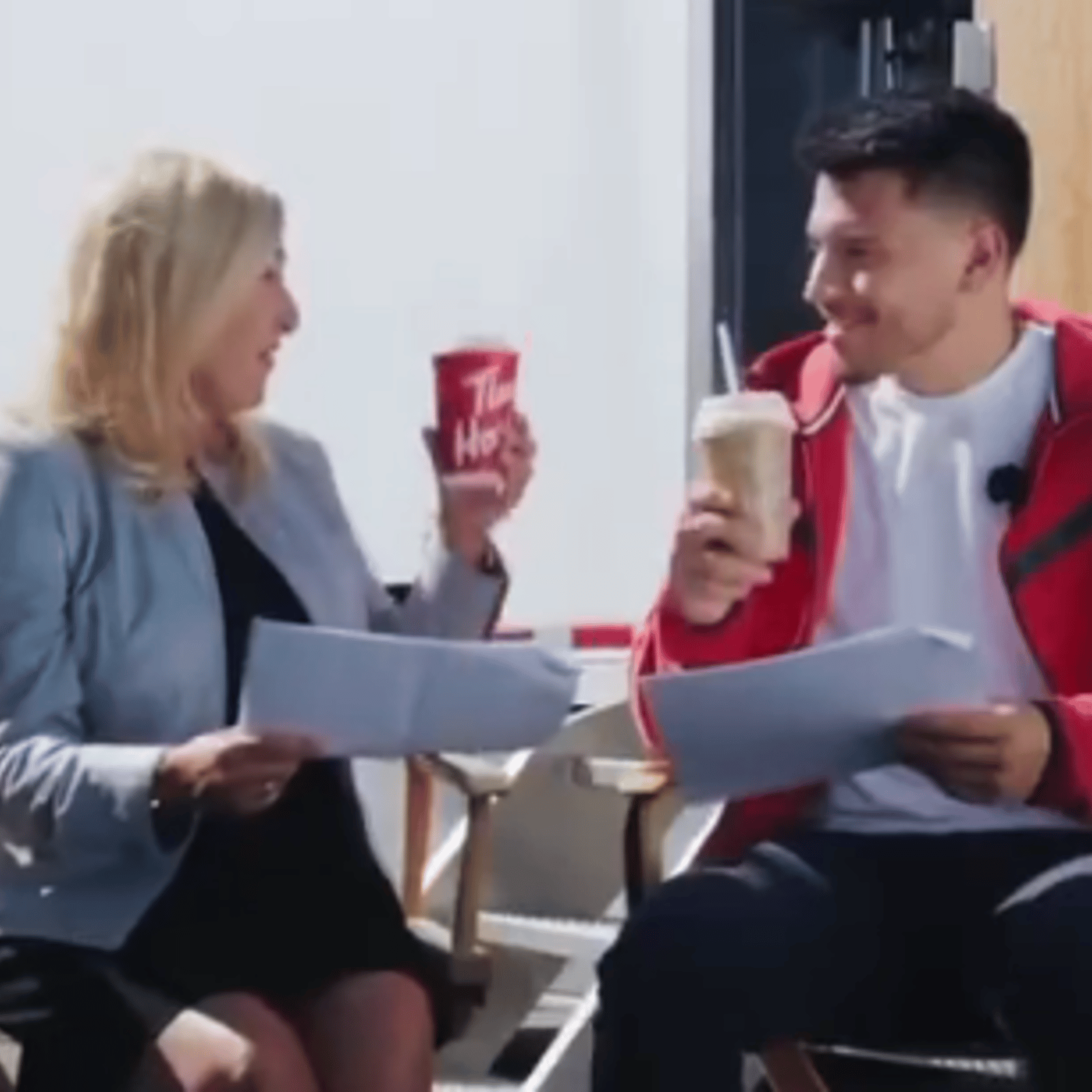 Une suite à la publicité de Tim Hortons avec Nick Suzuki et Chantal Machabée vient de sortir