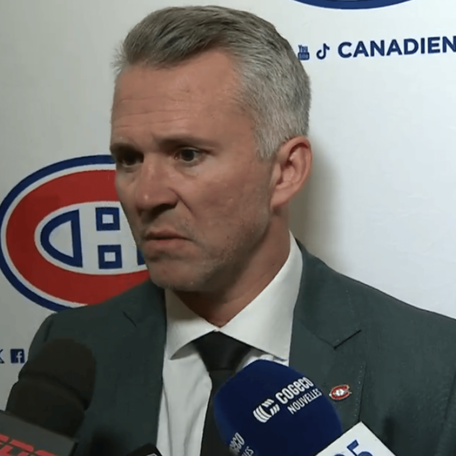 Martin St-Louis furieux du travail des arbitres en point de presse