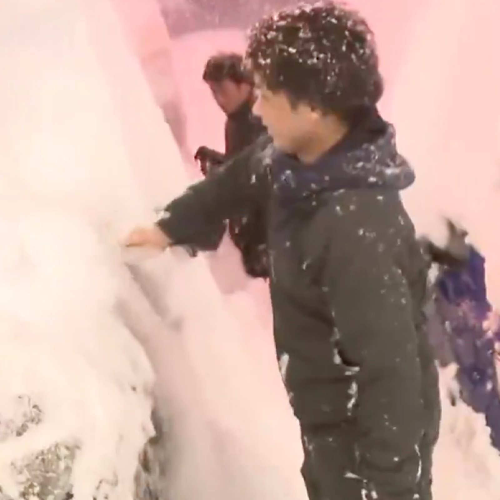 Voici des images impressionnantes de la neige qui est tombée au Japon