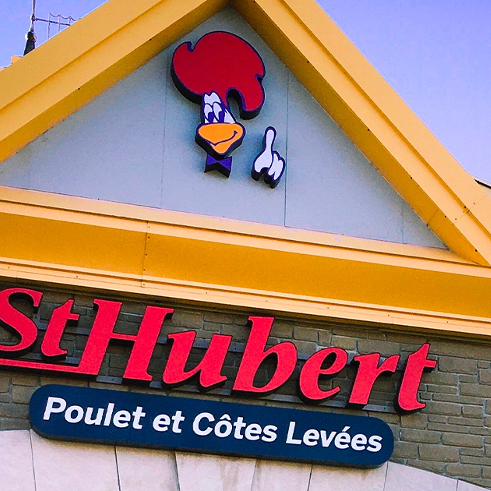 St-Hubert brise le silence concernant la controverse entourant un changement de logo