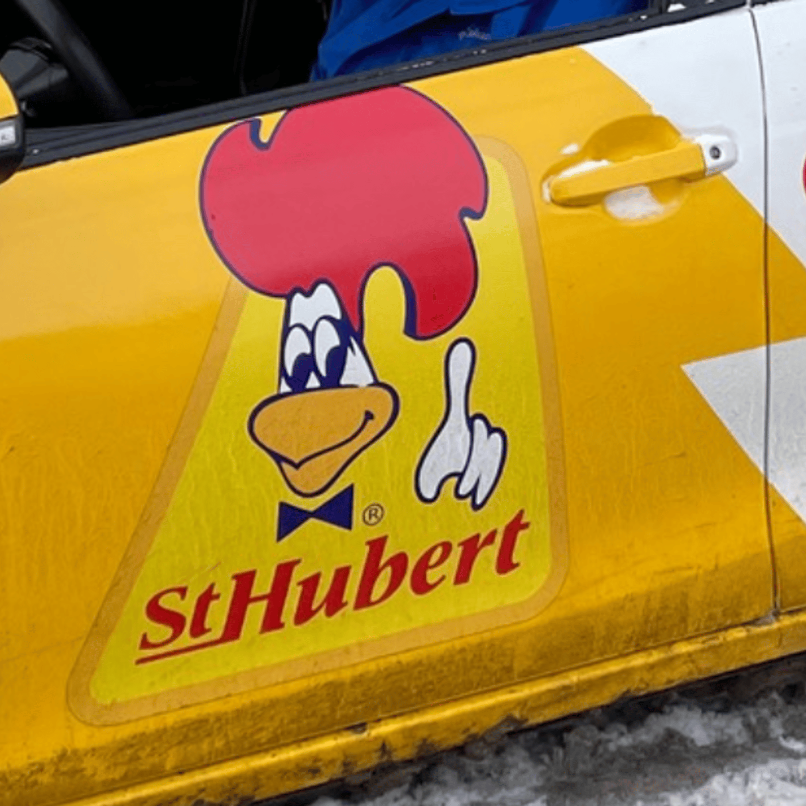 St-Hubert dévoile un nouveau logo et doit supprimer sa publication suite aux commentaires des Québécois