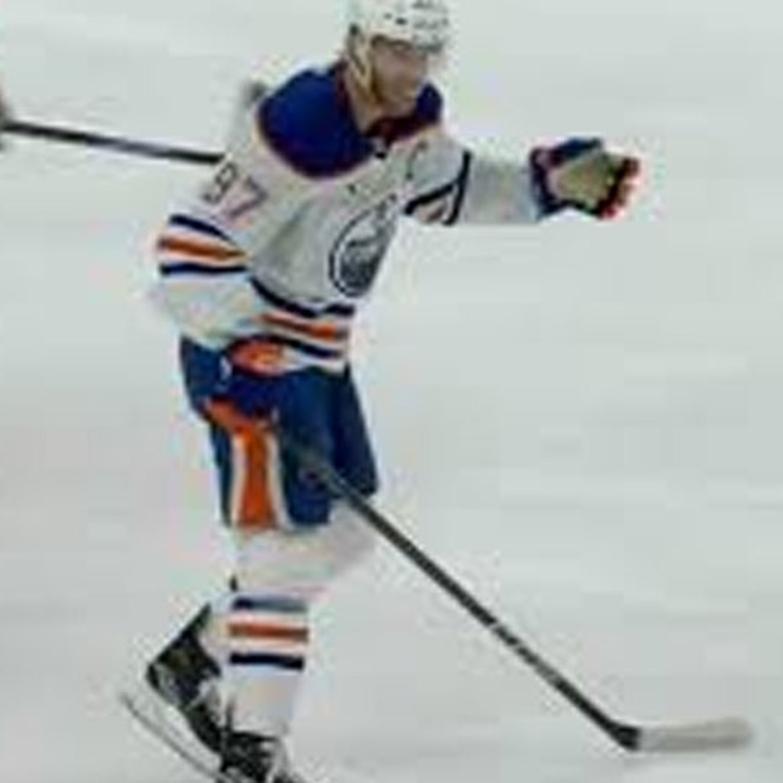 McDavid leaves Oilers, will fly back to Edmonton for medical evaluation following tonight's injury