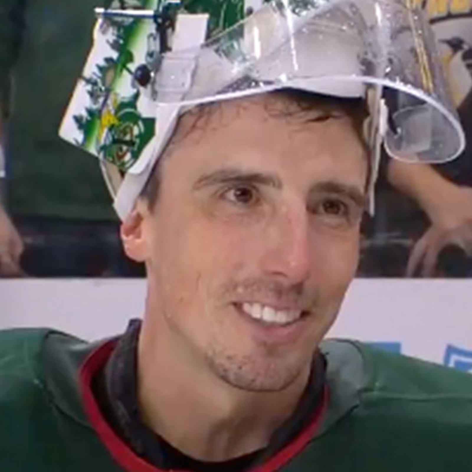 An emotional Fleury celebrates on-ice with Penguins players after being named 1st star in his last game in Pittsburgh