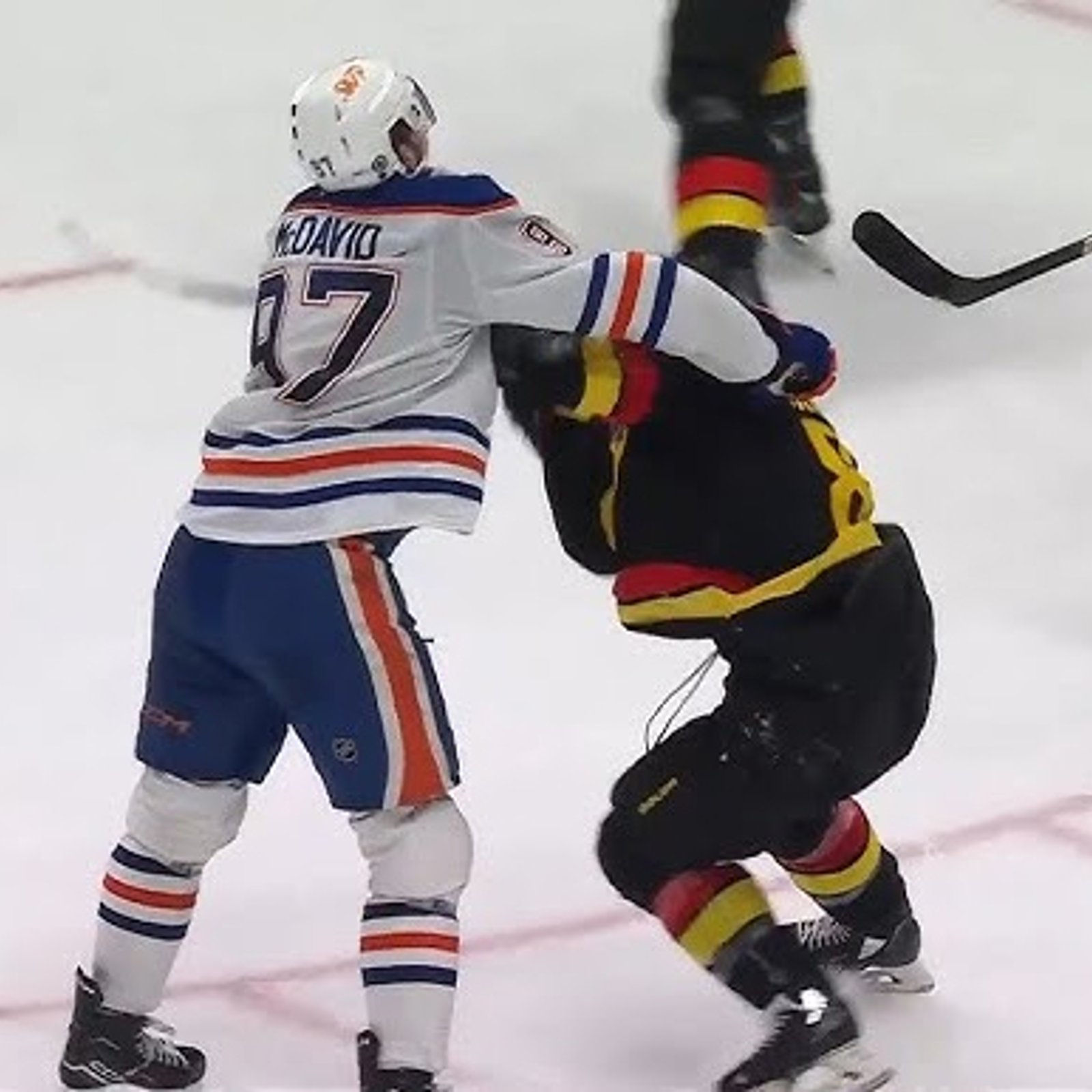 Oilers team insider turns on Connor McDavid and rallies behind Canucks’ Conor Garland