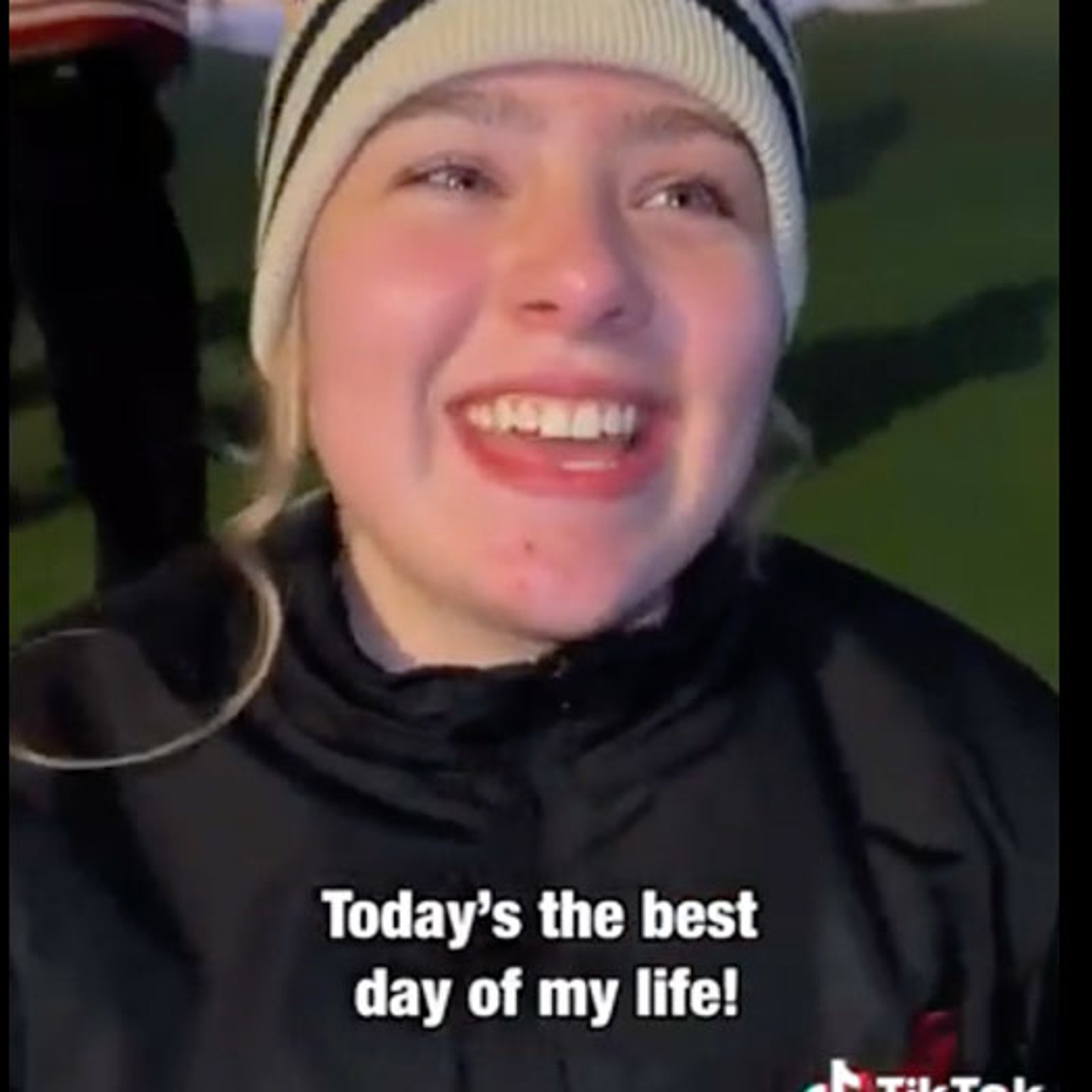 Wayne Gretzky makes a girl's dream come true at the Winter Classic