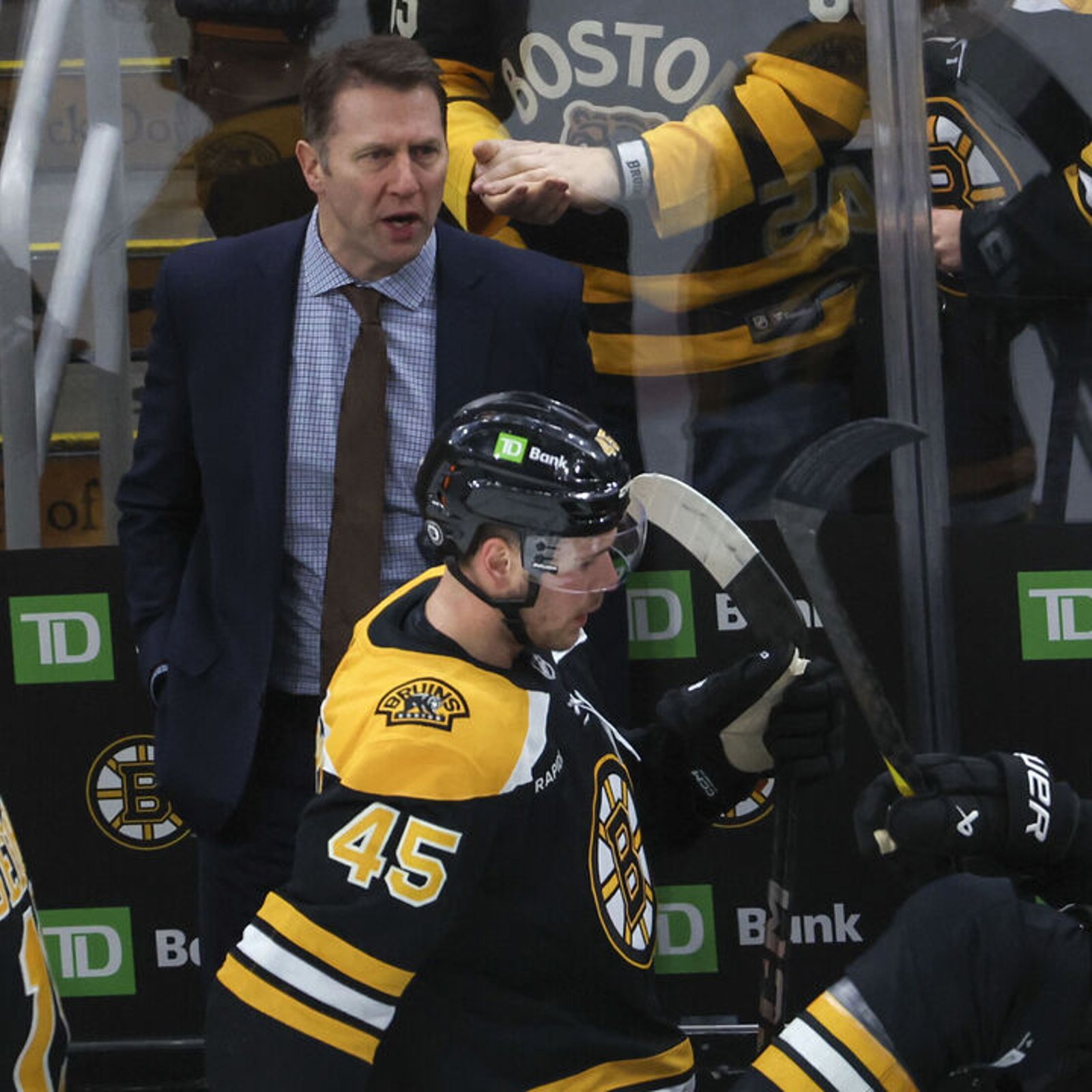 Bruins’ star players’ strange answers to getting boo’ed off the ice by fans: