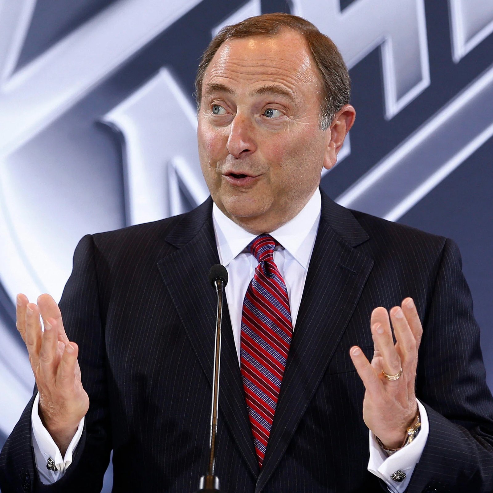 Gary Bettman takes a shot at prominent insider when asked about his pending retirement