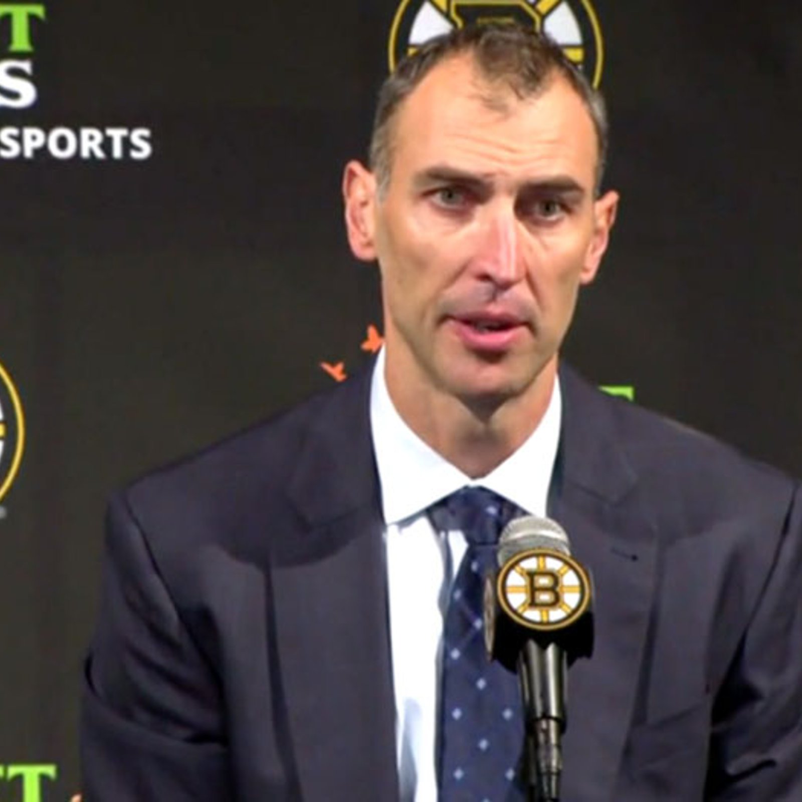 Zdeno Chara returns to the Boston Bruins!