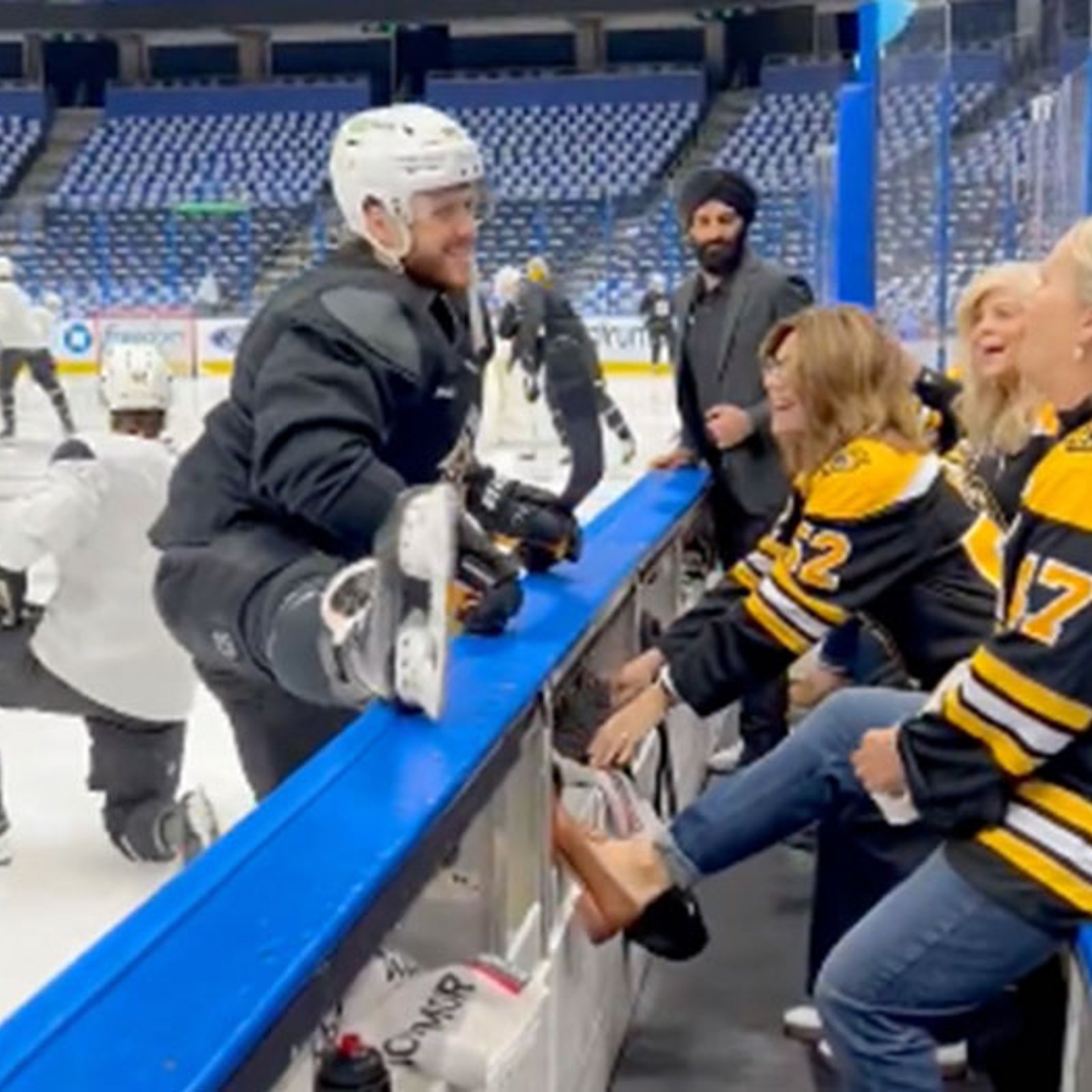 Pastrnak chirps Bruins' Moms at practice today ahead of Team Moms Trip