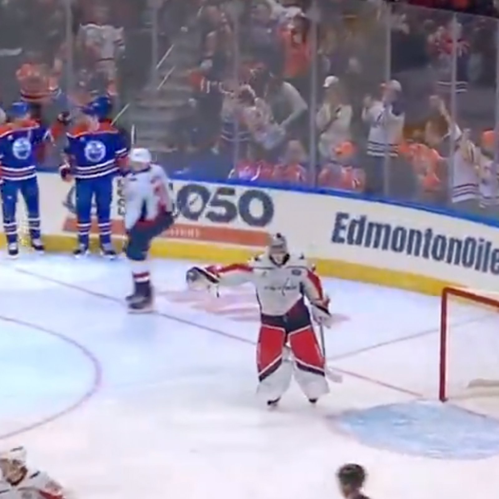 Caps goalie Logan Thompson addresses the guy who threw nachos during Corey Perry’s goal!