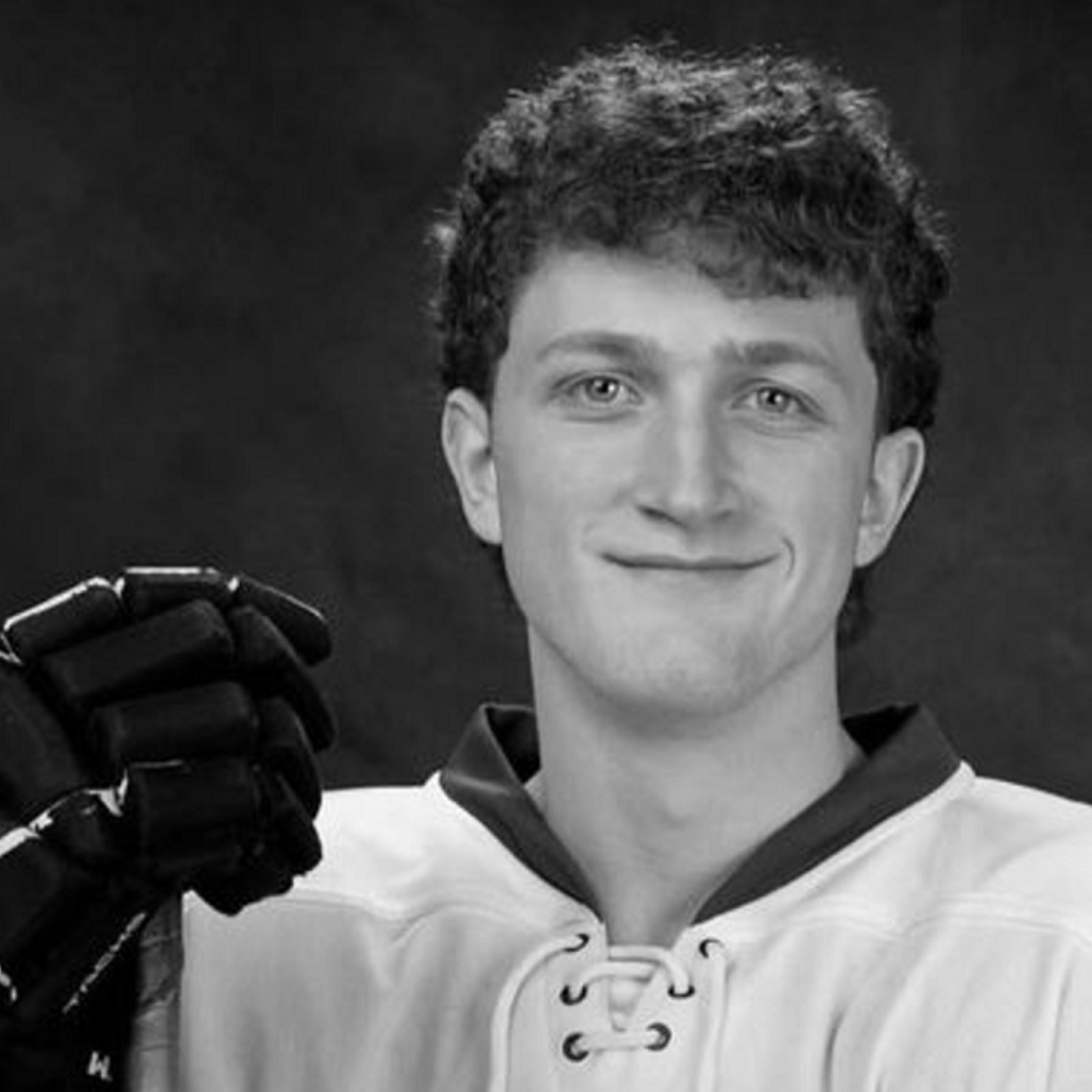 17 year old hockey player dies after collapsing in charity hockey game.