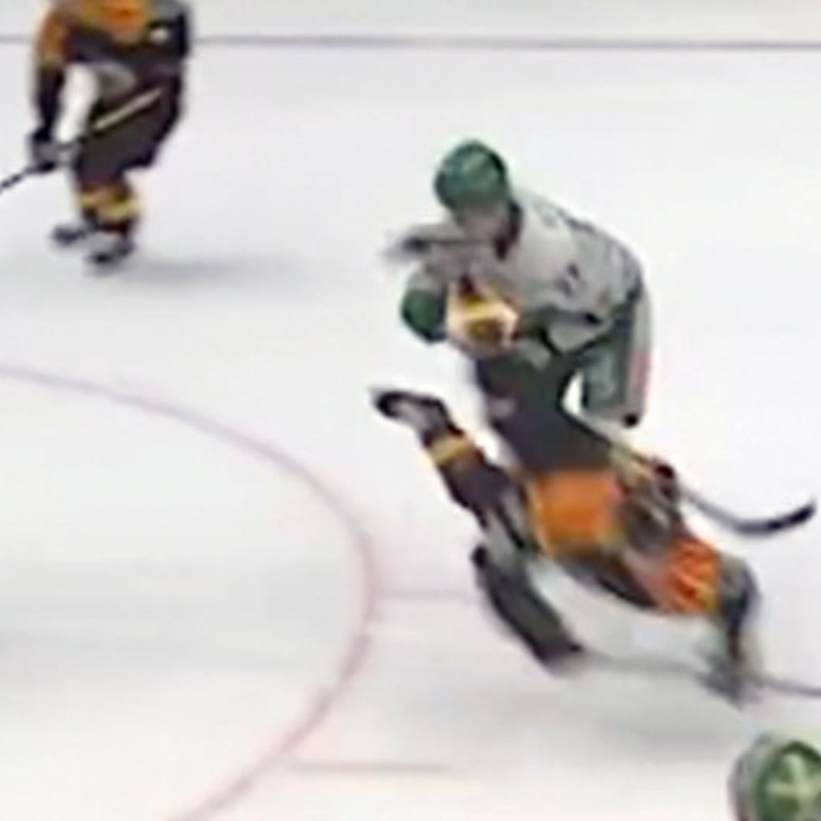 Terrifying scene in Sweden after former NHLer suffers accidental skate cut to his face