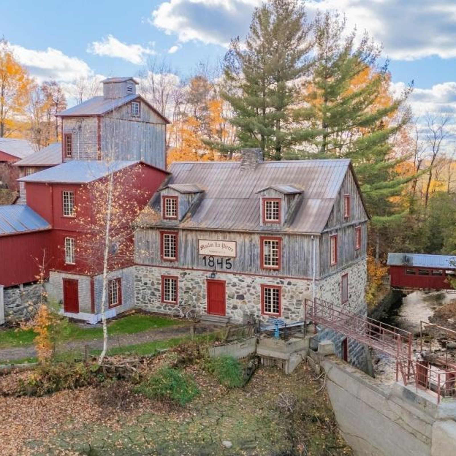 Le fameux Moulin La Pierre est à vendre!