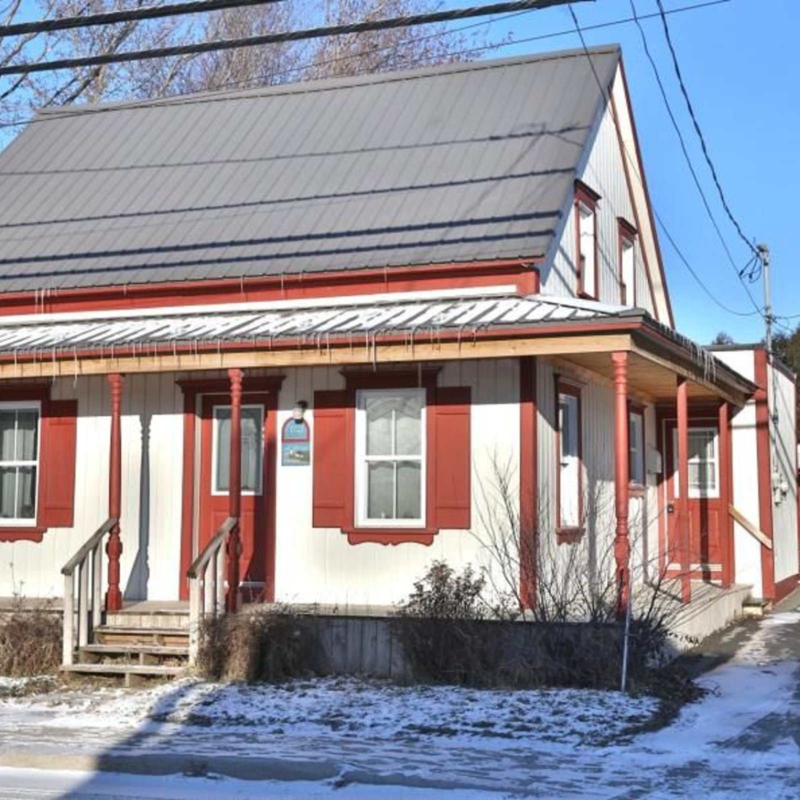 Cottage au cachet irrésistible à vendre pour 329 000 $ 