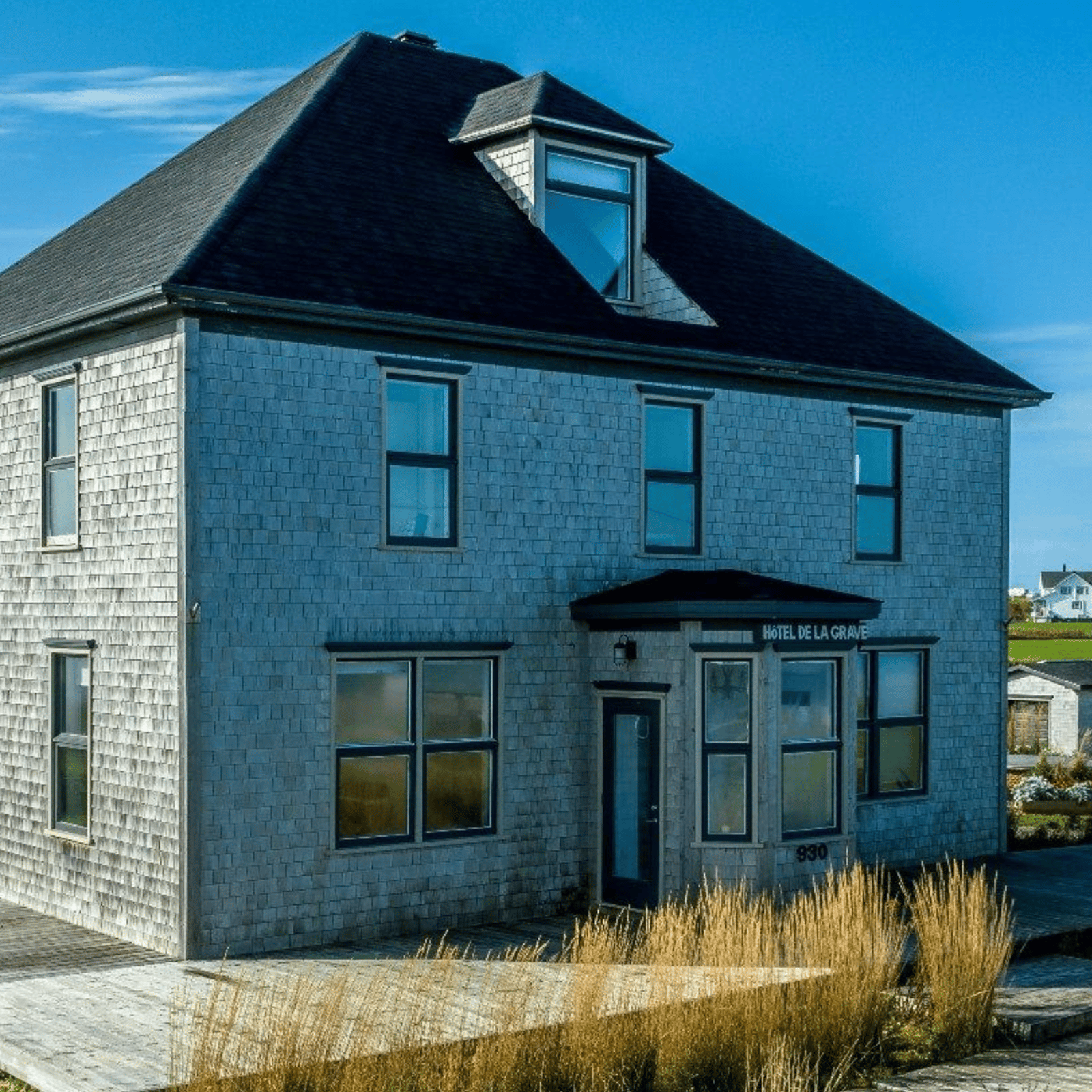 Julie Snyder vend son magnifique hôtel des Îles-de-la-Madeleine