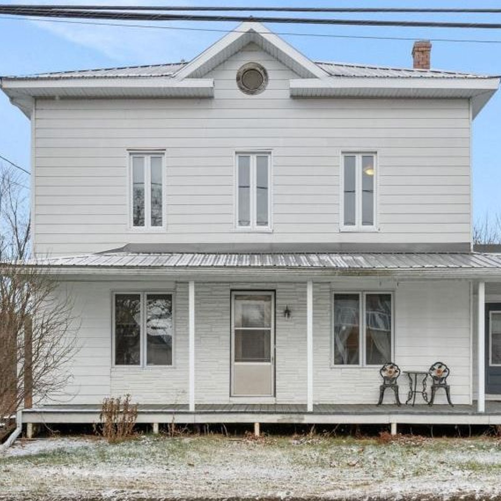 Belle maison d'époque au bord de l'eau à vendre pour 249 900 $