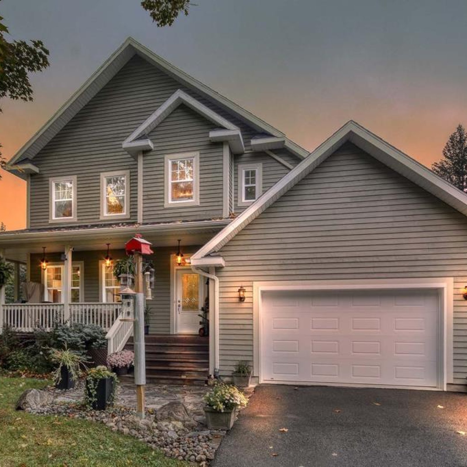 Somptueux cottage niché dans un environnement boisé au cœur des Laurentides