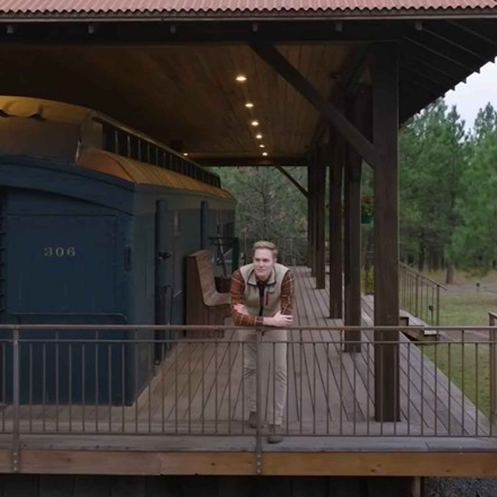 Une famille achète un vieux wagon de train de 115 ans et le transforme en une location Airbnb unique