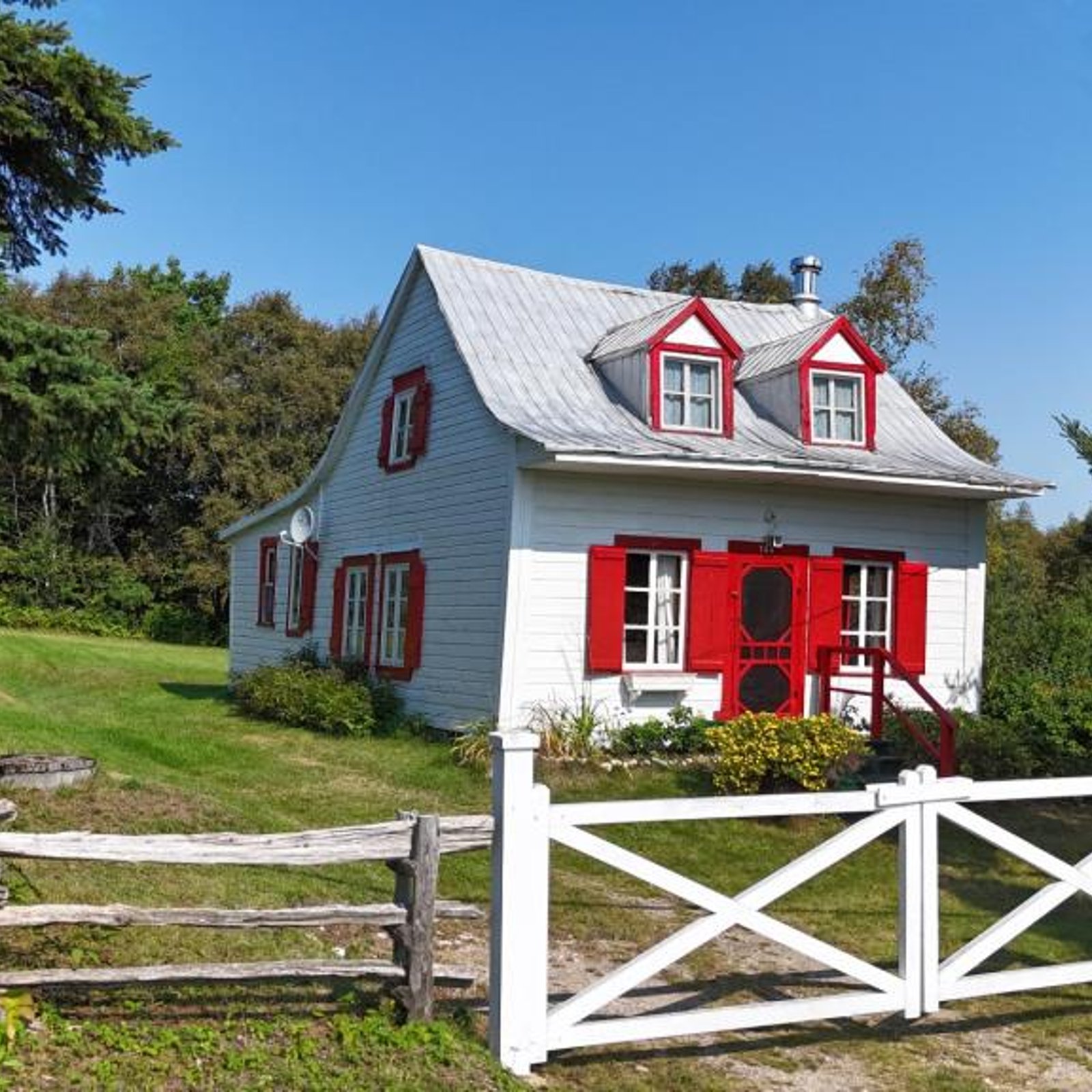 Vendu meublé! Chaleureux cottage centenaire à 164 000 $