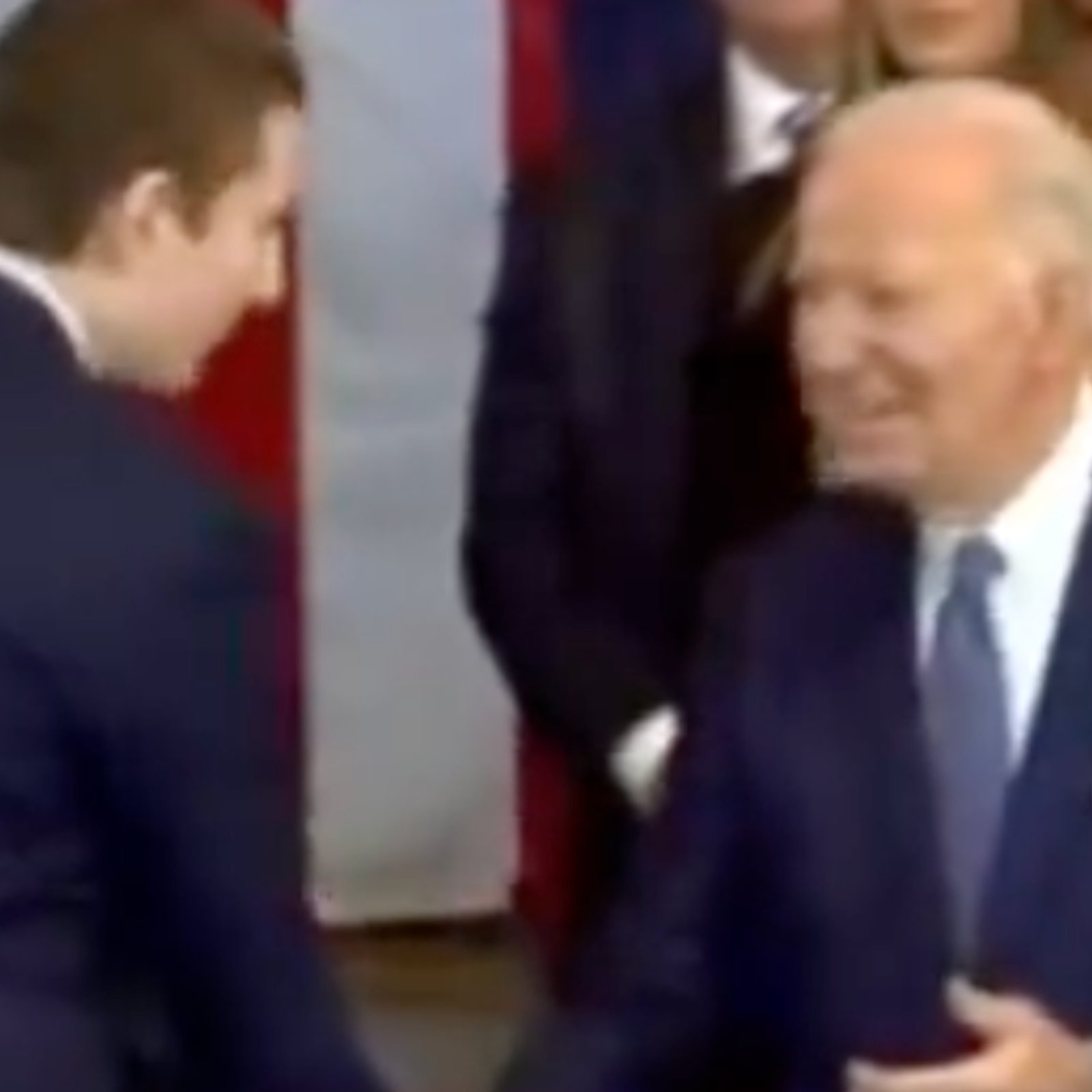 Voici ce que Barron Trump aurait dit à Joe Biden lors de l'investiture de Donald Trump