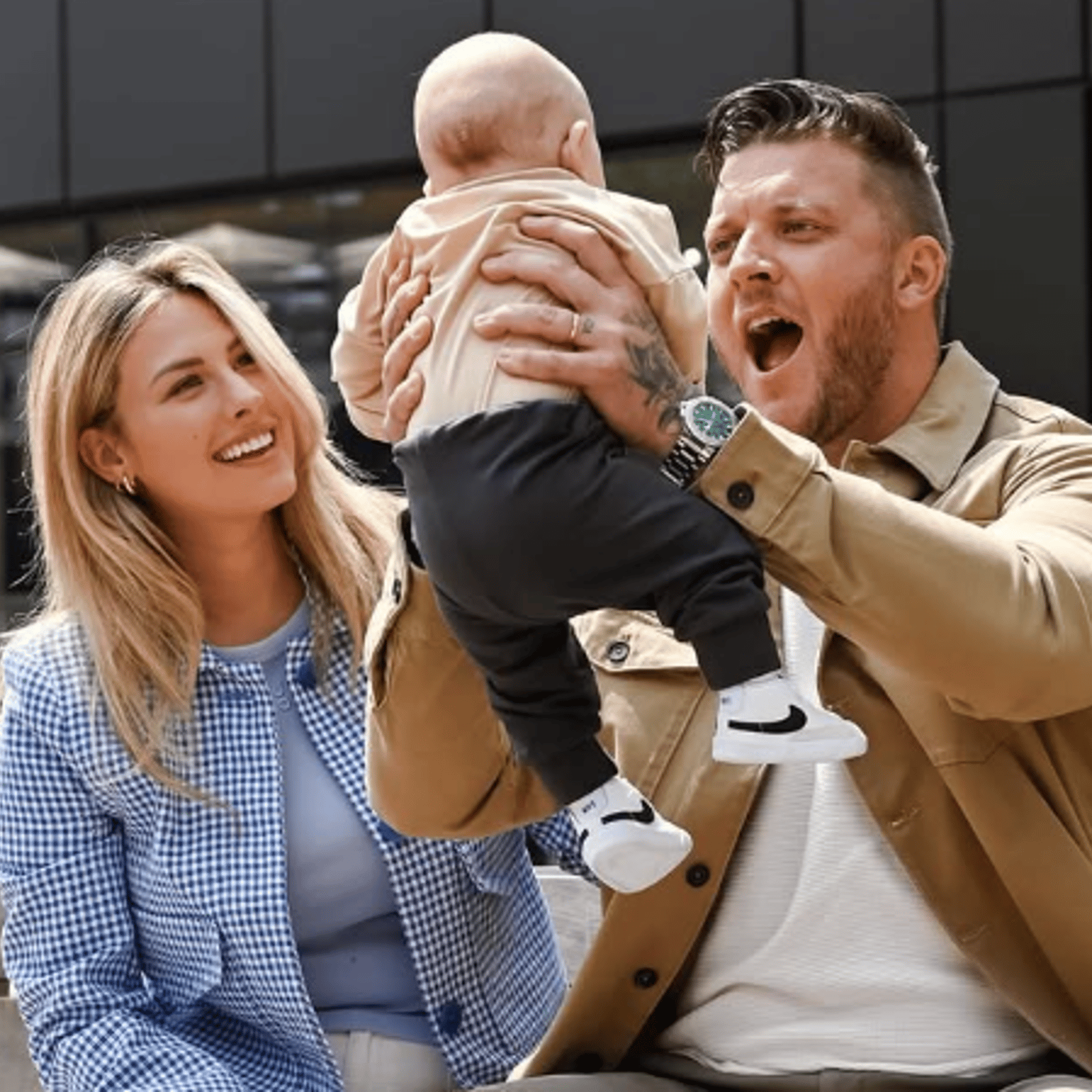 Mathieu Baron et sa blonde partagent une très rare photo de leur bébé 