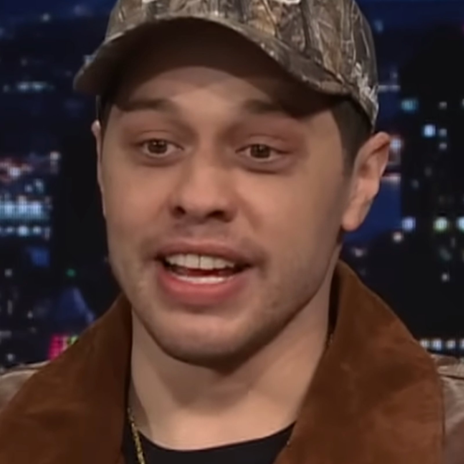 Pete Davidson explique pourquoi il a fait disparaître ses nombreux tatouages