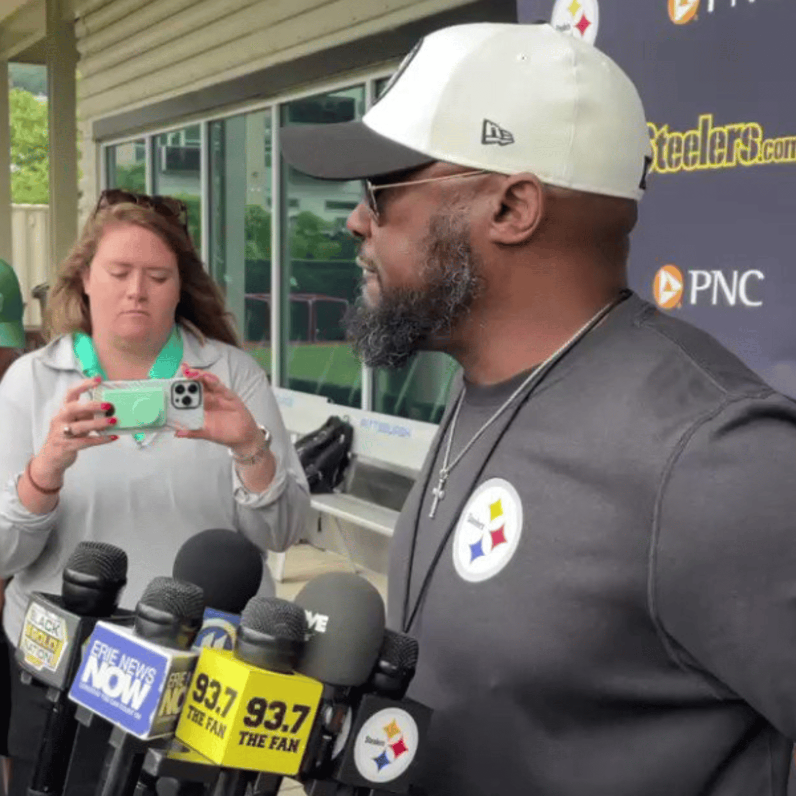 Mike Tomlin reacts to tragic Pittsburgh death 