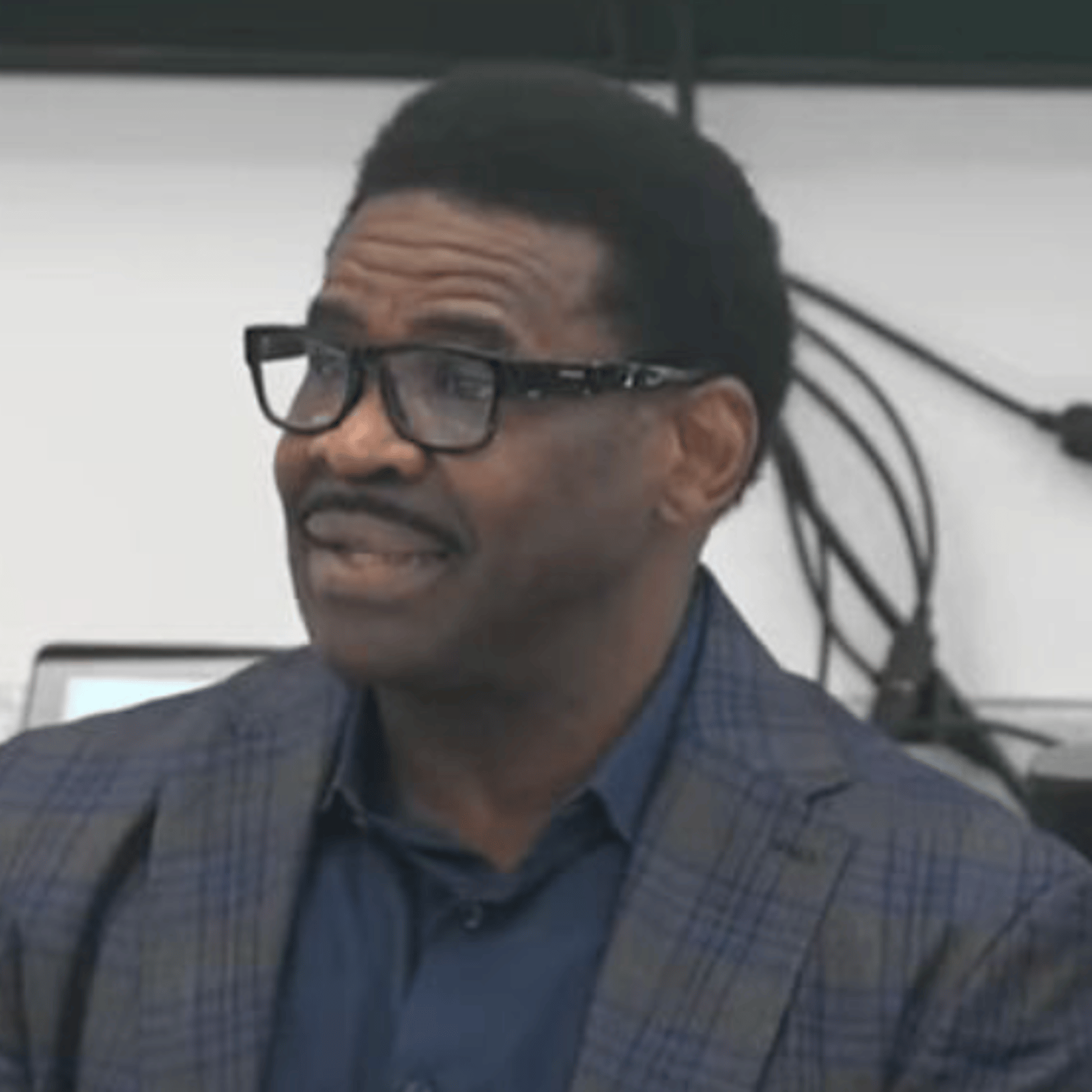 Michael Irvin: “This sickens me!” 