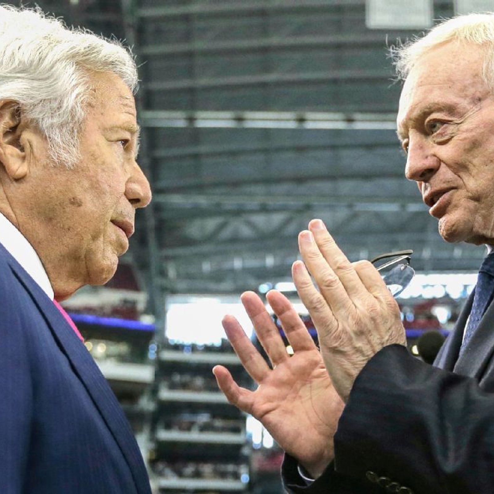 Jerry Jones threatened Robert Kraft at NFL owners meeting
