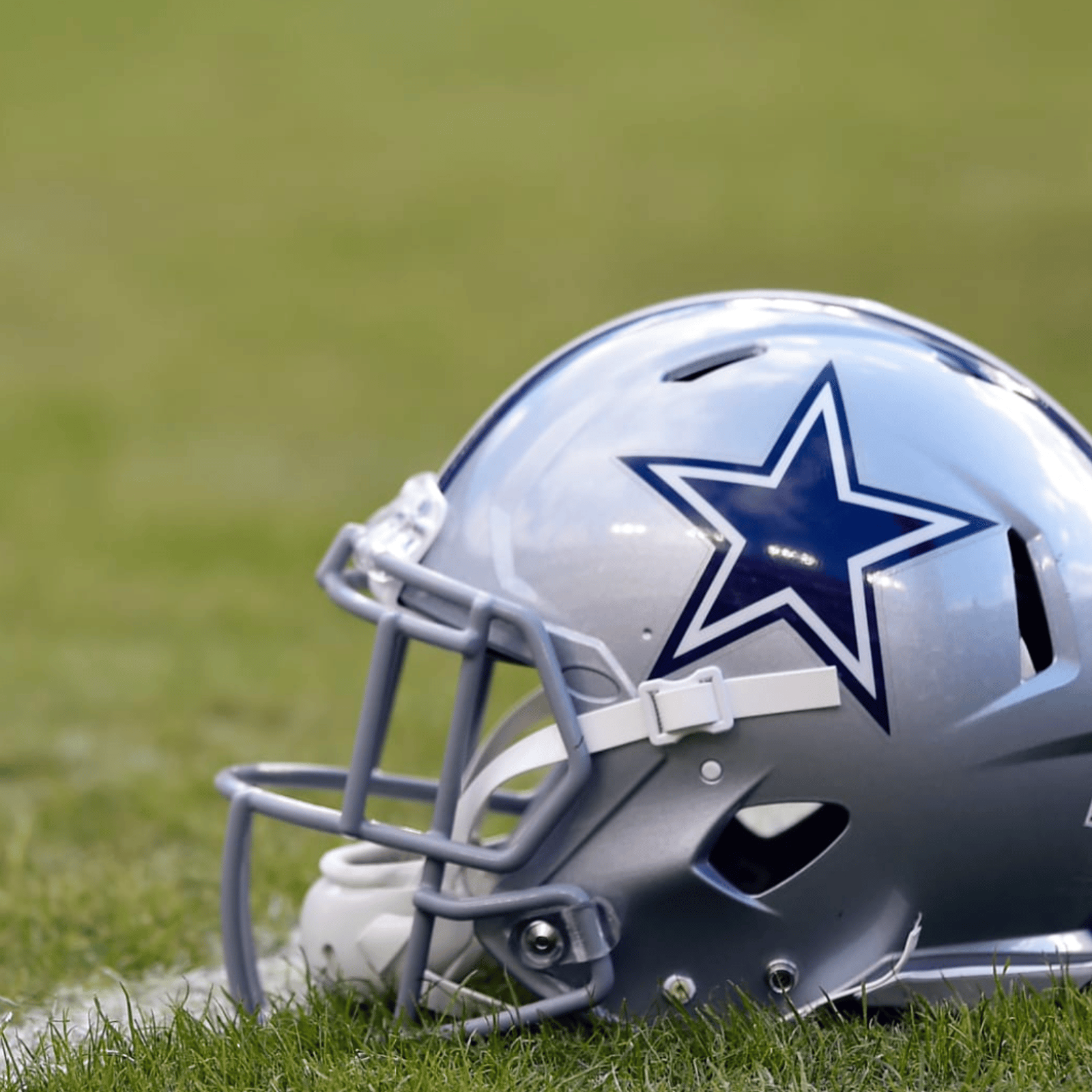 Cowboys get quarterback offer from surprising figure! 